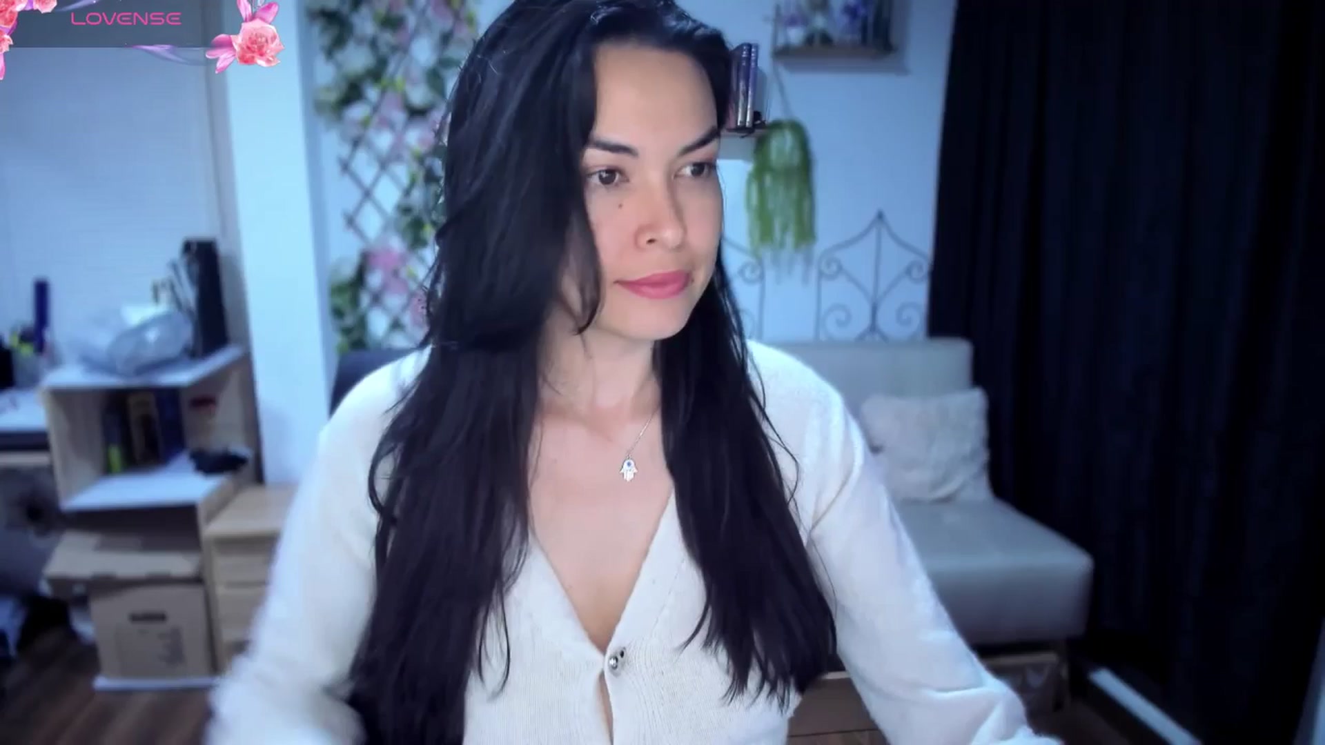 Gallery image thumbnail from LunaLuneraa's myfreecams stream on, 07/27/2025, 08:20 image 9 of 20