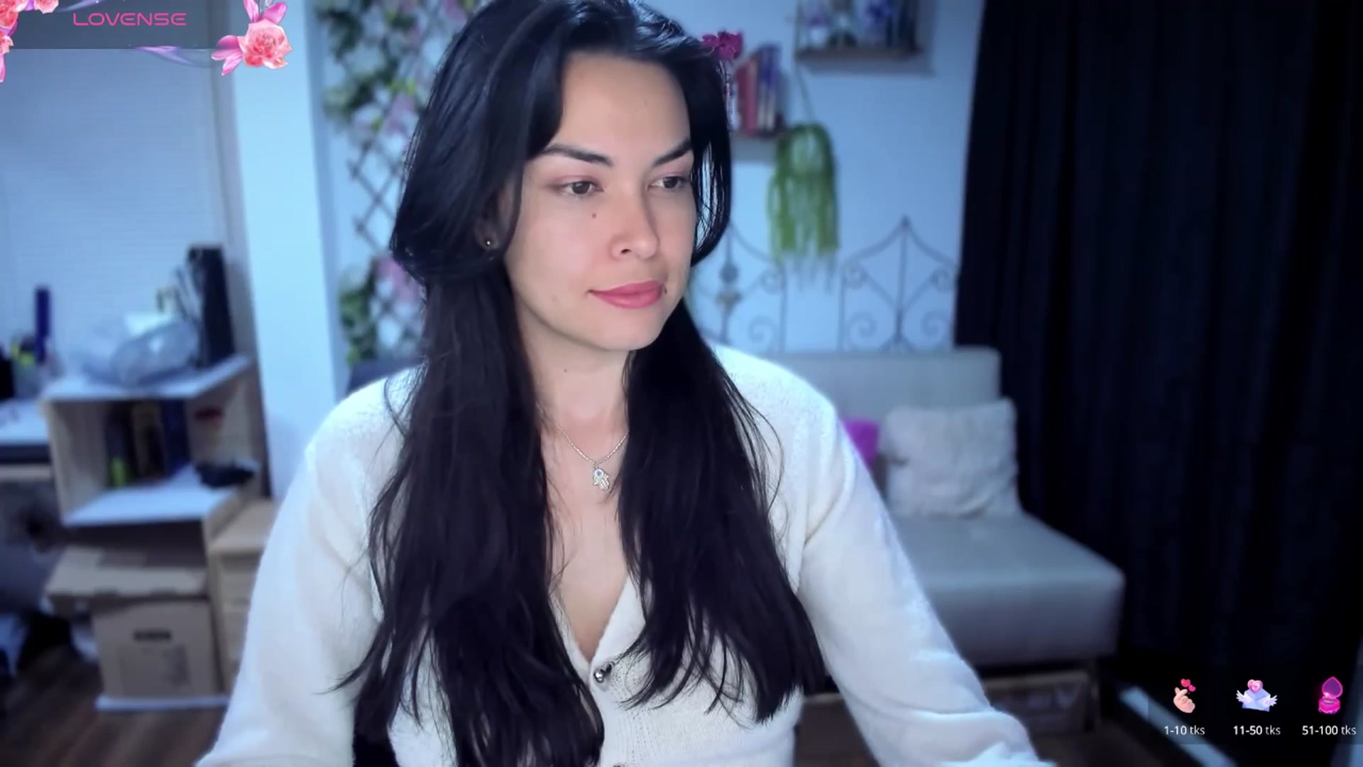 Gallery image thumbnail from LunaLuneraa's myfreecams stream on, 07/27/2025, 08:20 image 10 of 20