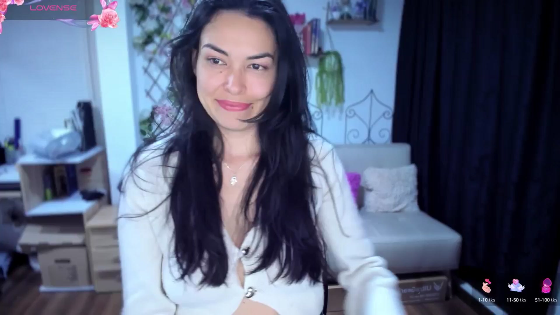 Gallery image thumbnail from LunaLuneraa's myfreecams stream on, 07/27/2025, 08:20 image 3 of 20