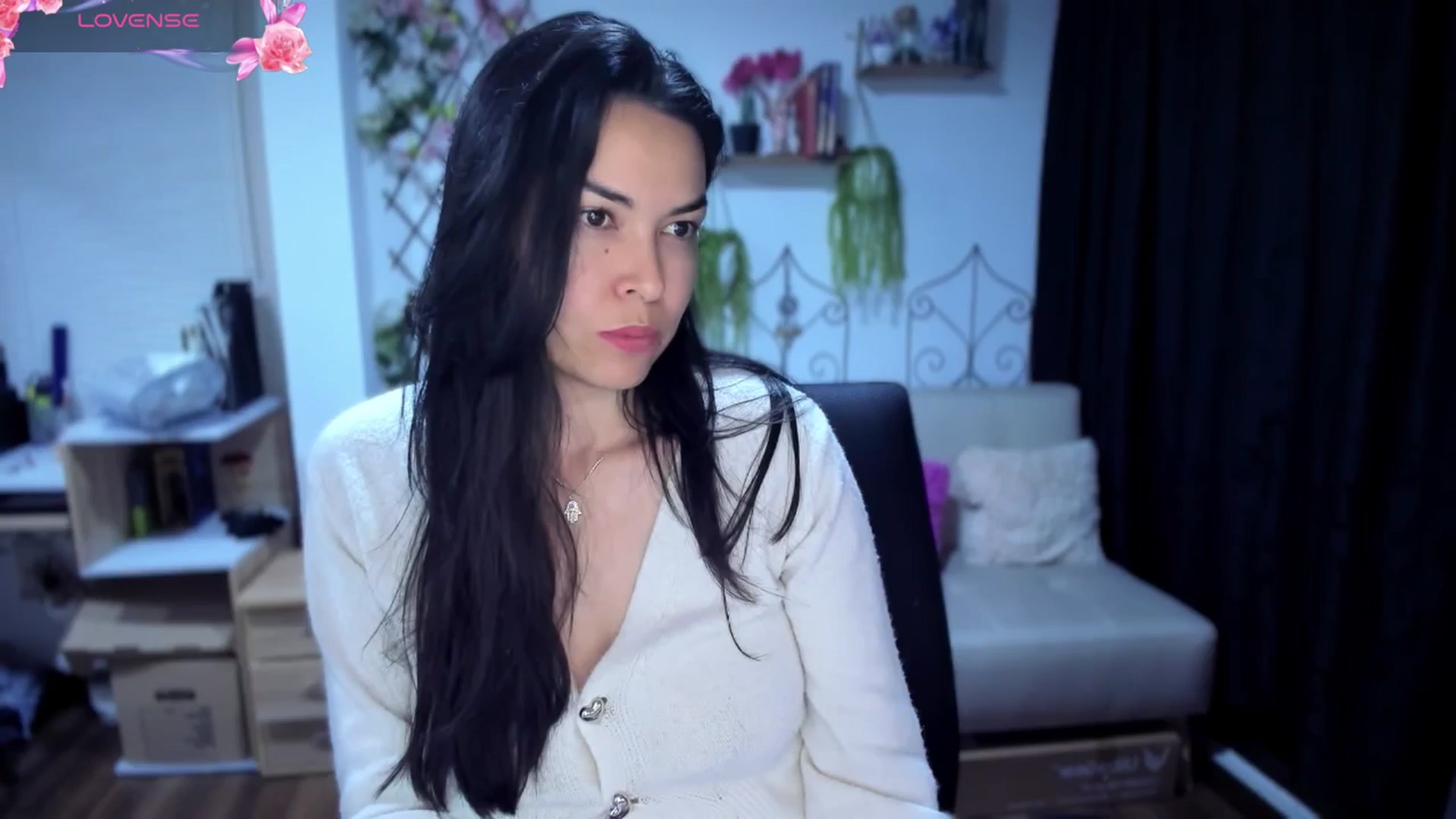 Gallery image thumbnail from LunaLuneraa's myfreecams stream on, 07/27/2025, 09:34 image 5 of 20