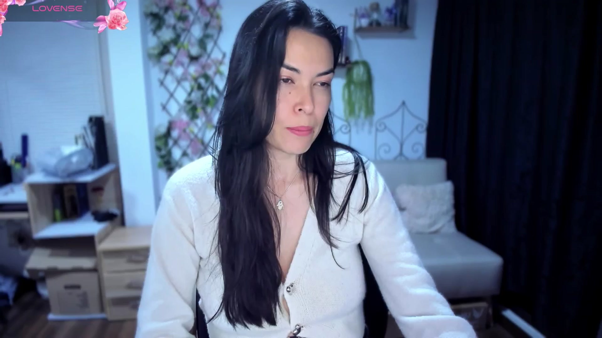 Gallery image thumbnail from LunaLuneraa's myfreecams stream on, 07/27/2025, 09:34 image 6 of 20