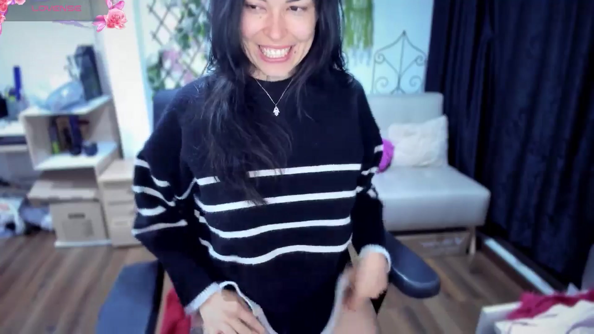 Gallery image thumbnail from LunaLuneraa's myfreecams stream on, 07/28/2025, 09:45 image 12 of 20