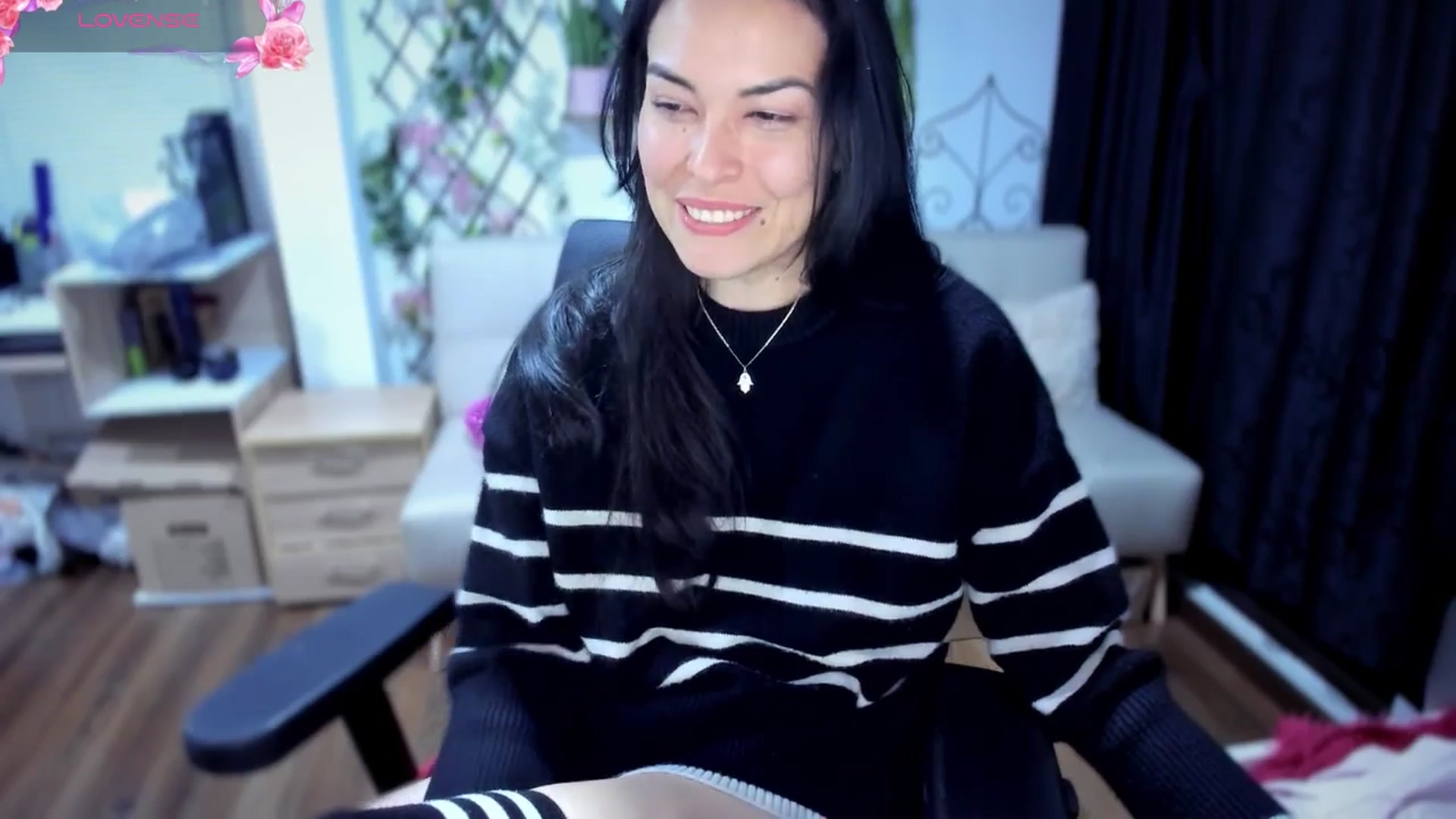 Gallery image thumbnail from LunaLuneraa's myfreecams stream on, 07/28/2025, 09:45 image 7 of 20