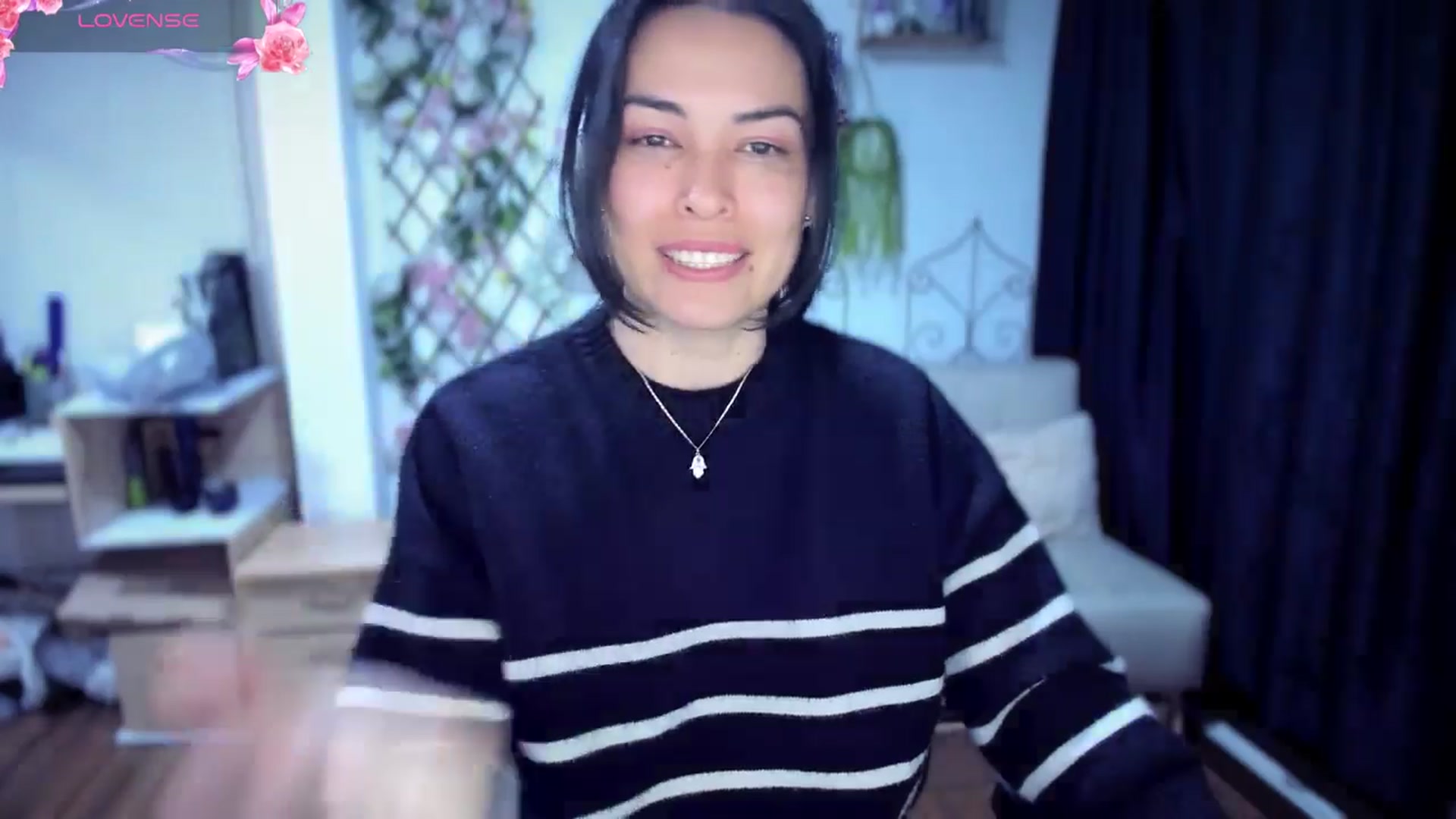 Gallery image thumbnail from LunaLuneraa's myfreecams stream on, 07/28/2025, 09:45 image 19 of 20
