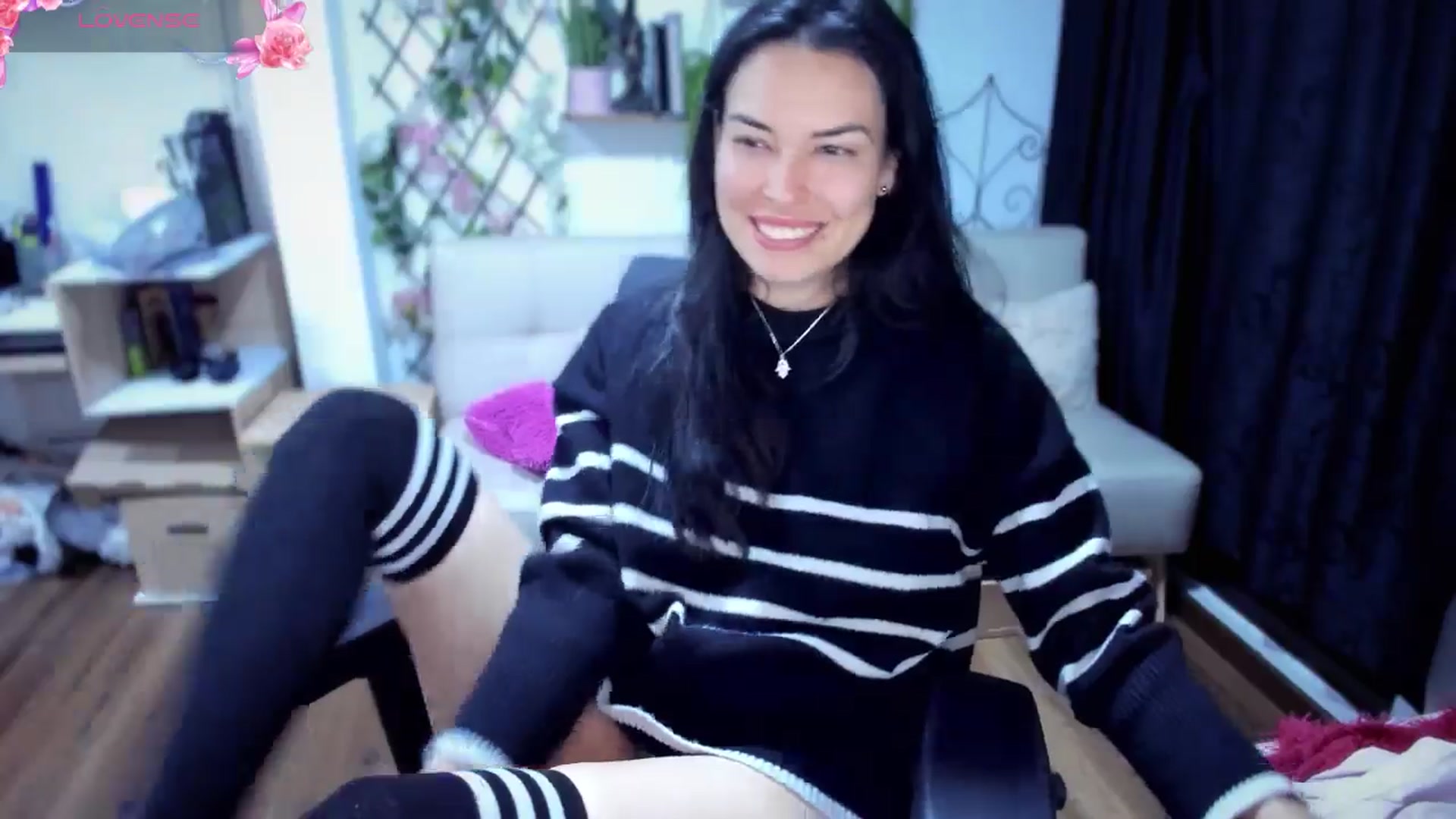 Gallery image thumbnail from LunaLuneraa's myfreecams stream on, 07/28/2025, 09:45 image 10 of 20