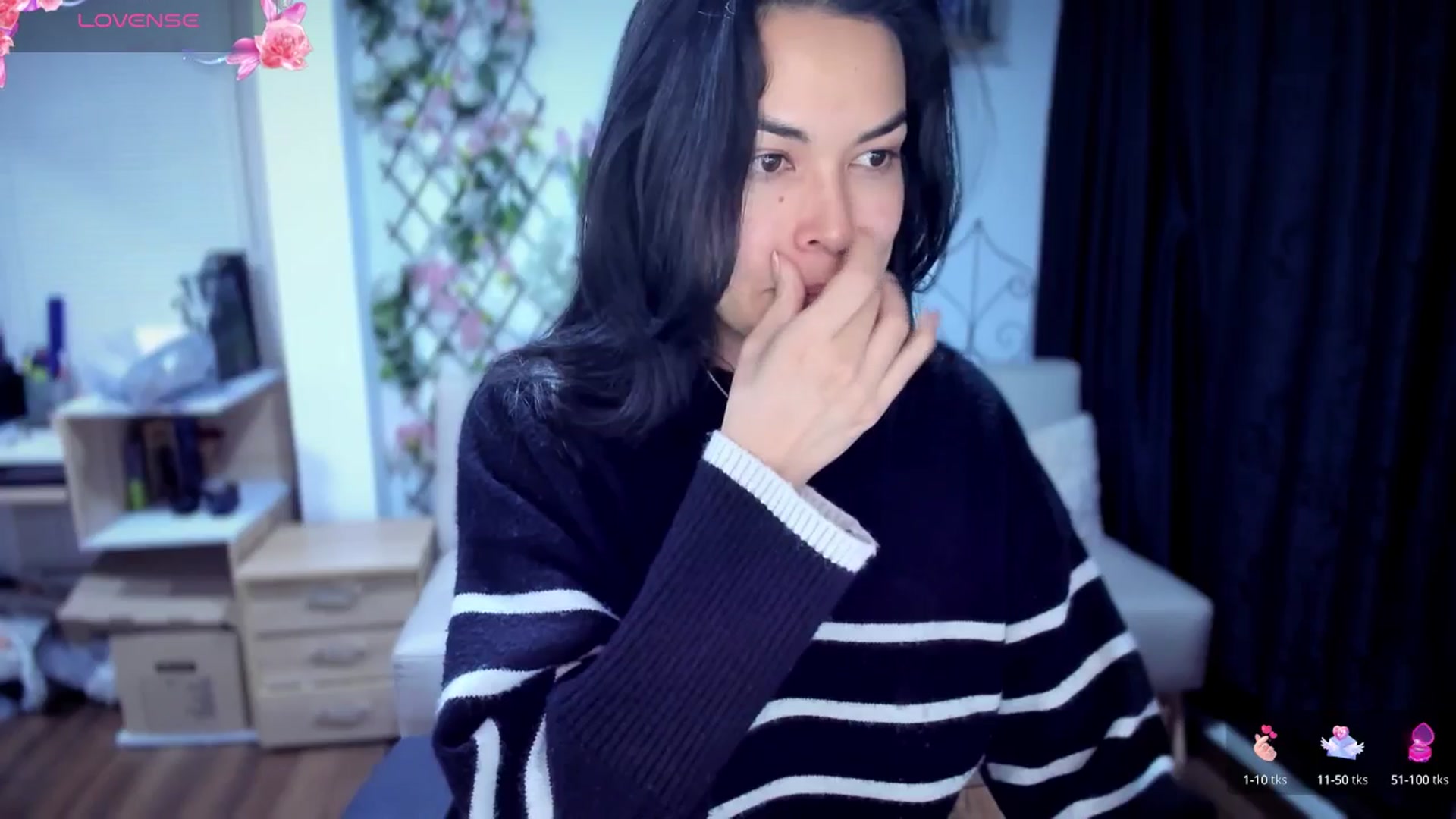 Gallery image thumbnail from LunaLuneraa's myfreecams stream on, 07/28/2025, 09:45 image 14 of 20