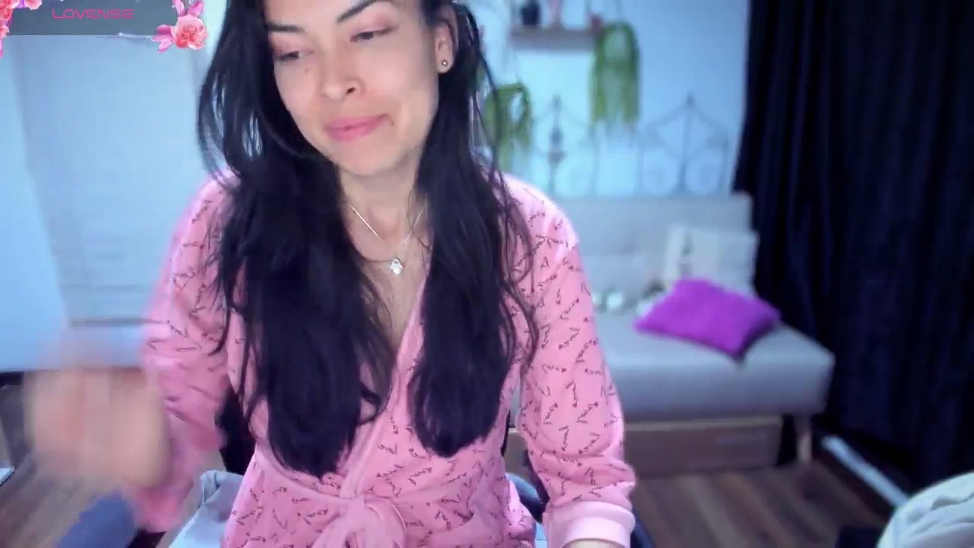 Gallery image thumbnail from LunaLuneraa's myfreecams stream on, 08/05/2025, 07:49 image 16 of 20