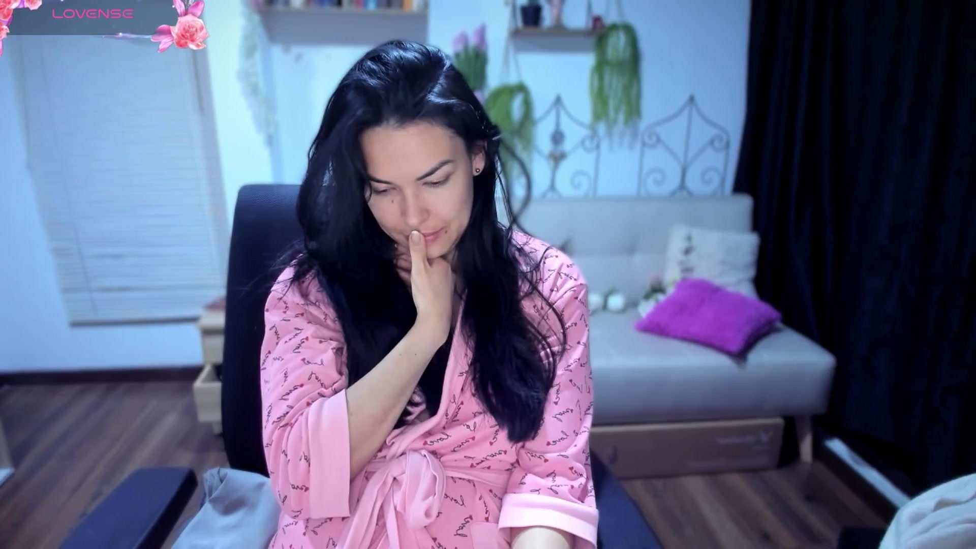 Gallery image thumbnail from LunaLuneraa's myfreecams stream on, 08/05/2025, 07:49 image 14 of 20