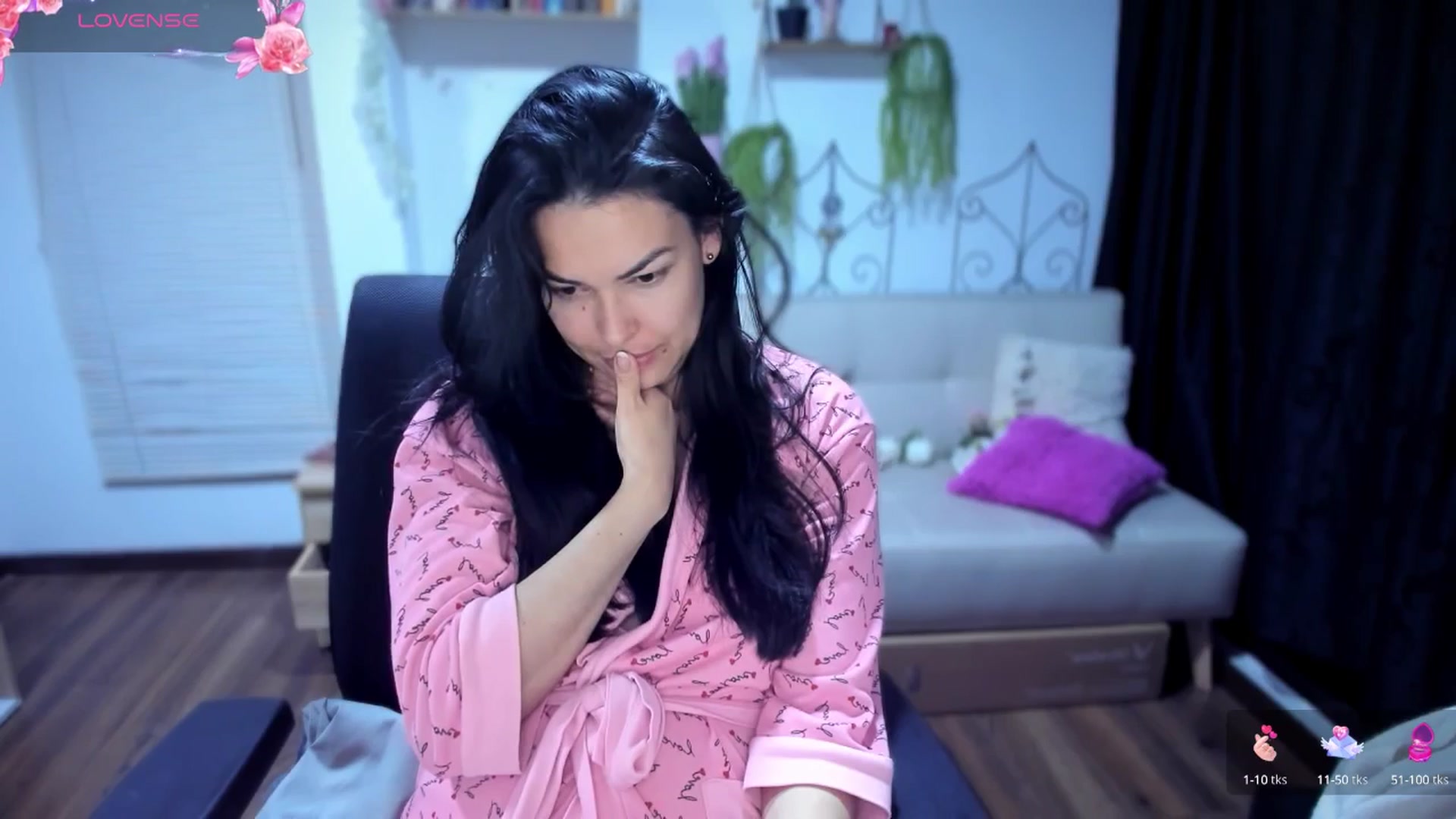Gallery image thumbnail from LunaLuneraa's myfreecams stream on, 08/05/2025, 07:49 image 15 of 20