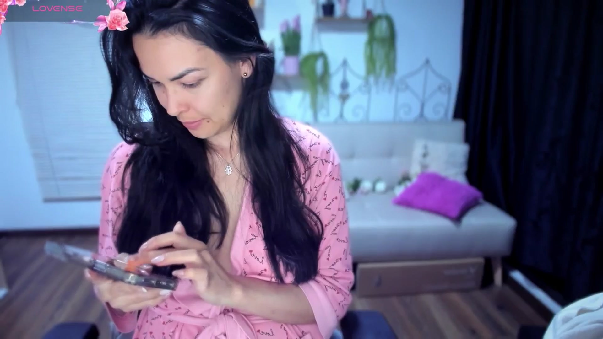 Gallery image thumbnail from LunaLuneraa's myfreecams stream on, 08/05/2025, 07:49 image 18 of 20