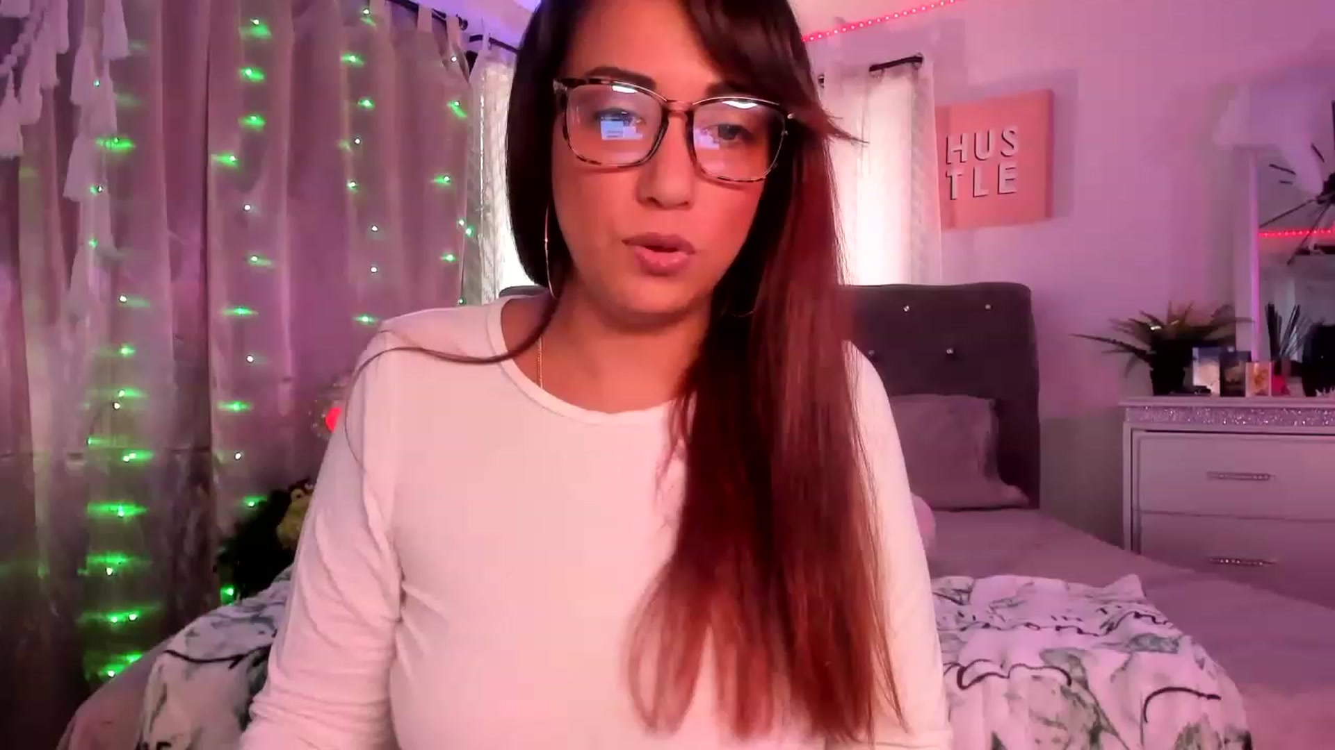 Gallery image thumbnail from LunaLushMFC's myfreecams stream on, 04/12/2023, 16:47 image 1 of 20