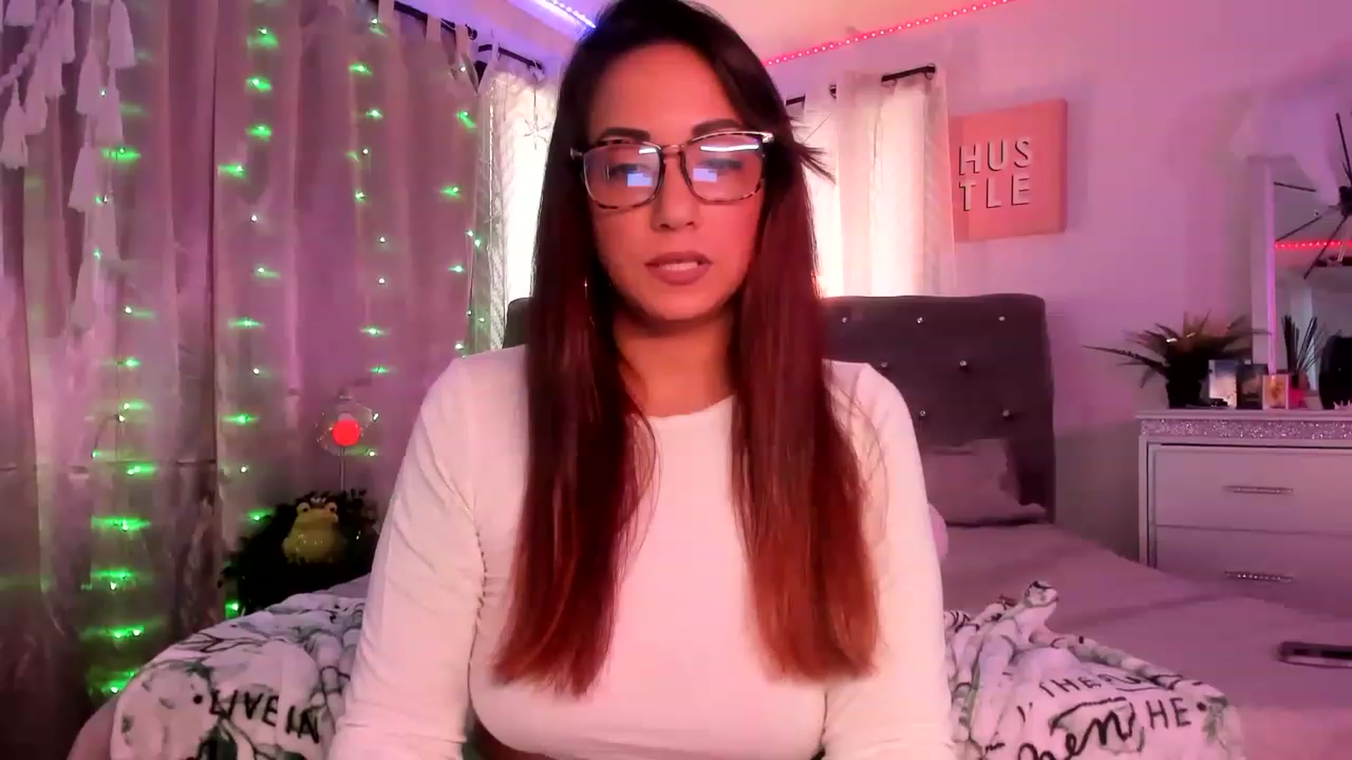 Gallery image thumbnail from LunaLushMFC's myfreecams stream on, 04/12/2023, 16:47 image 19 of 20
