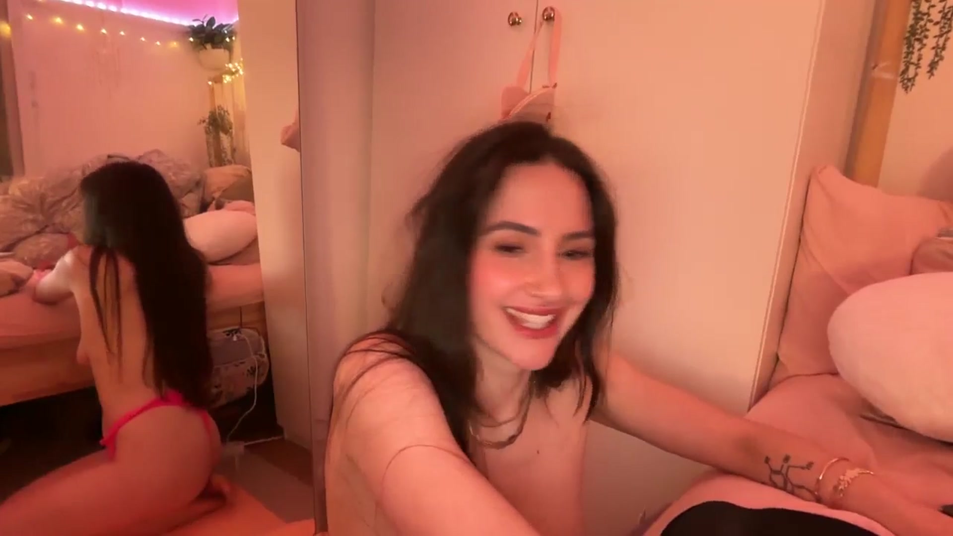 Gallery image thumbnail from LunaMaya's myfreecams stream on, 02/27/2026, 18:05 image 19 of 20