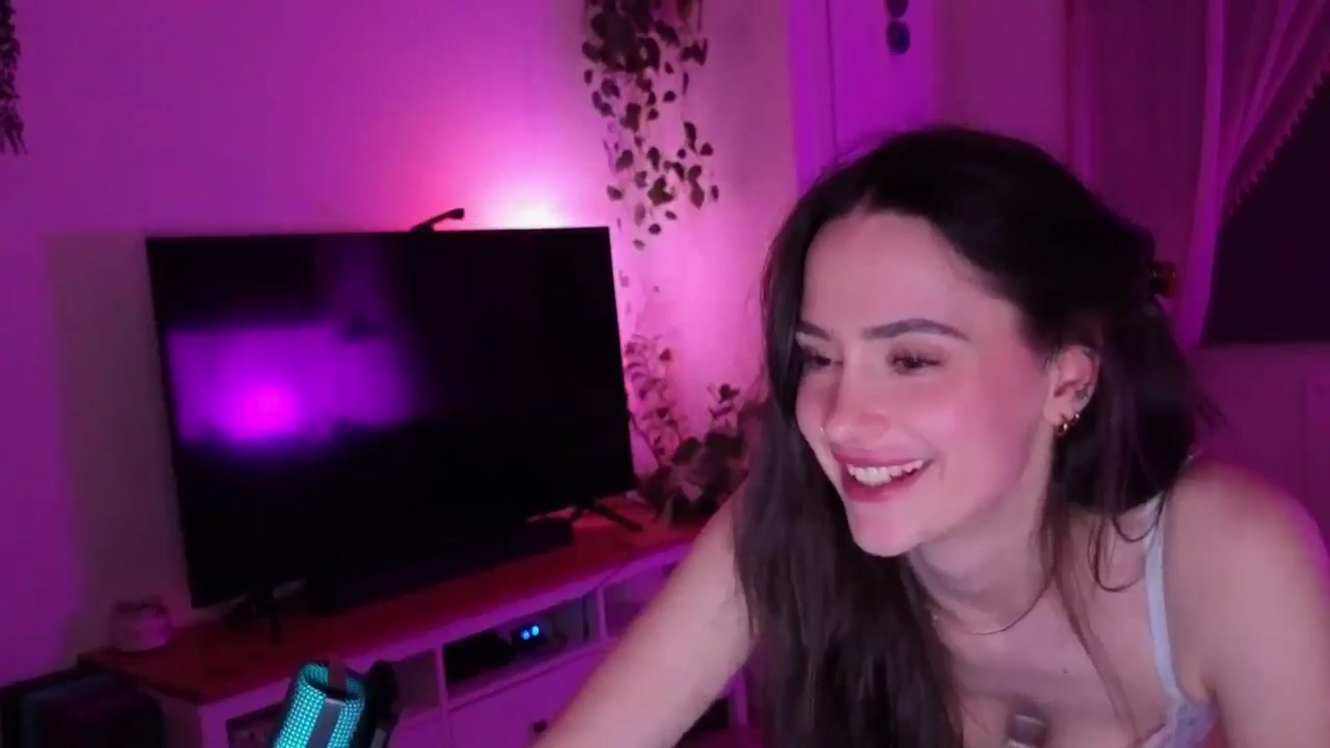 Gallery image thumbnail from LunaMaya's myfreecams stream on, 03/06/2026, 01:32 image 2 of 20