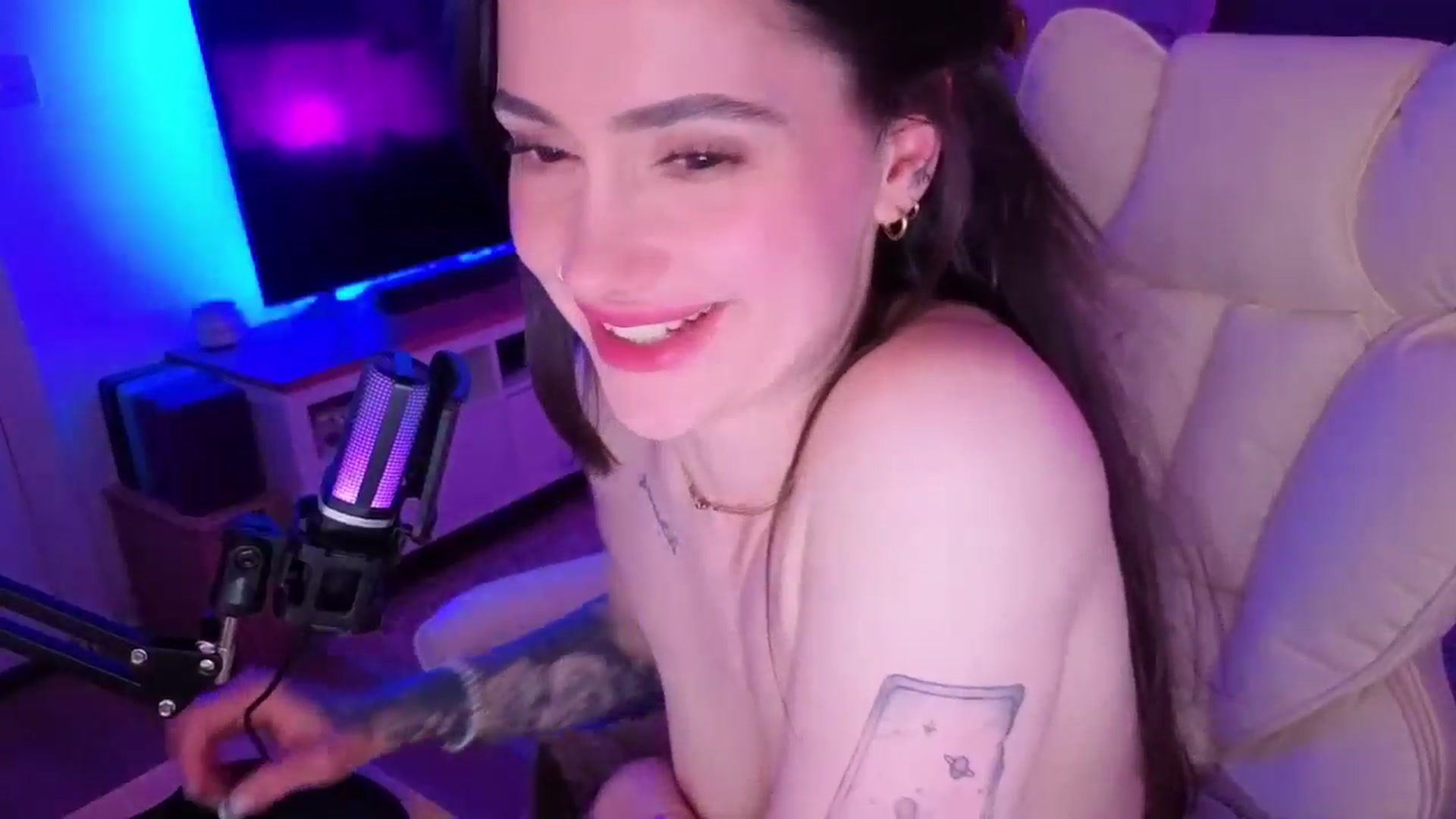 Gallery image thumbnail from LunaMaya's myfreecams stream on, 03/06/2026, 01:32 image 11 of 20
