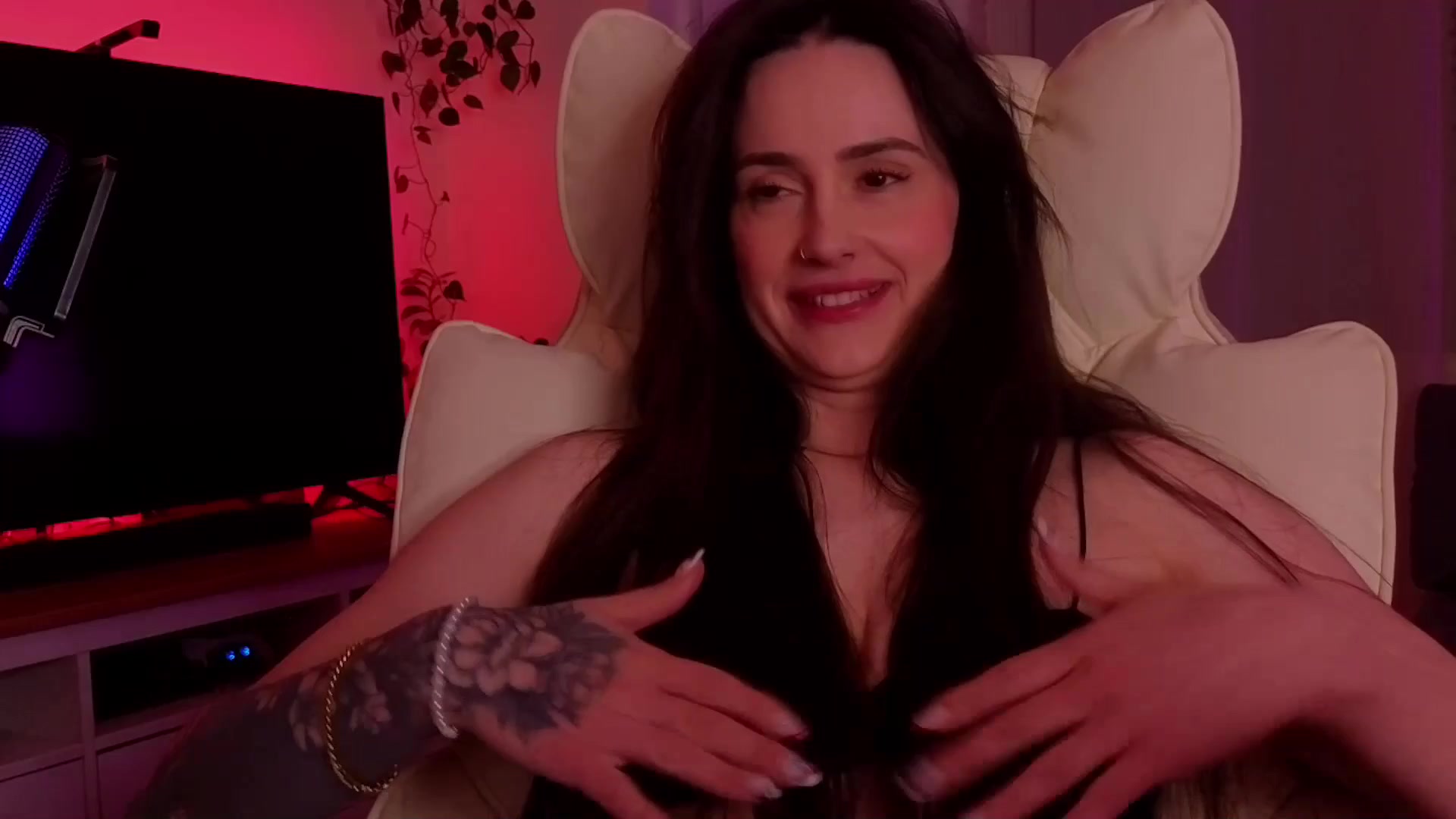 Gallery image thumbnail from LunaMaya's myfreecams stream on, 03/06/2026, 12:56 image 5 of 20