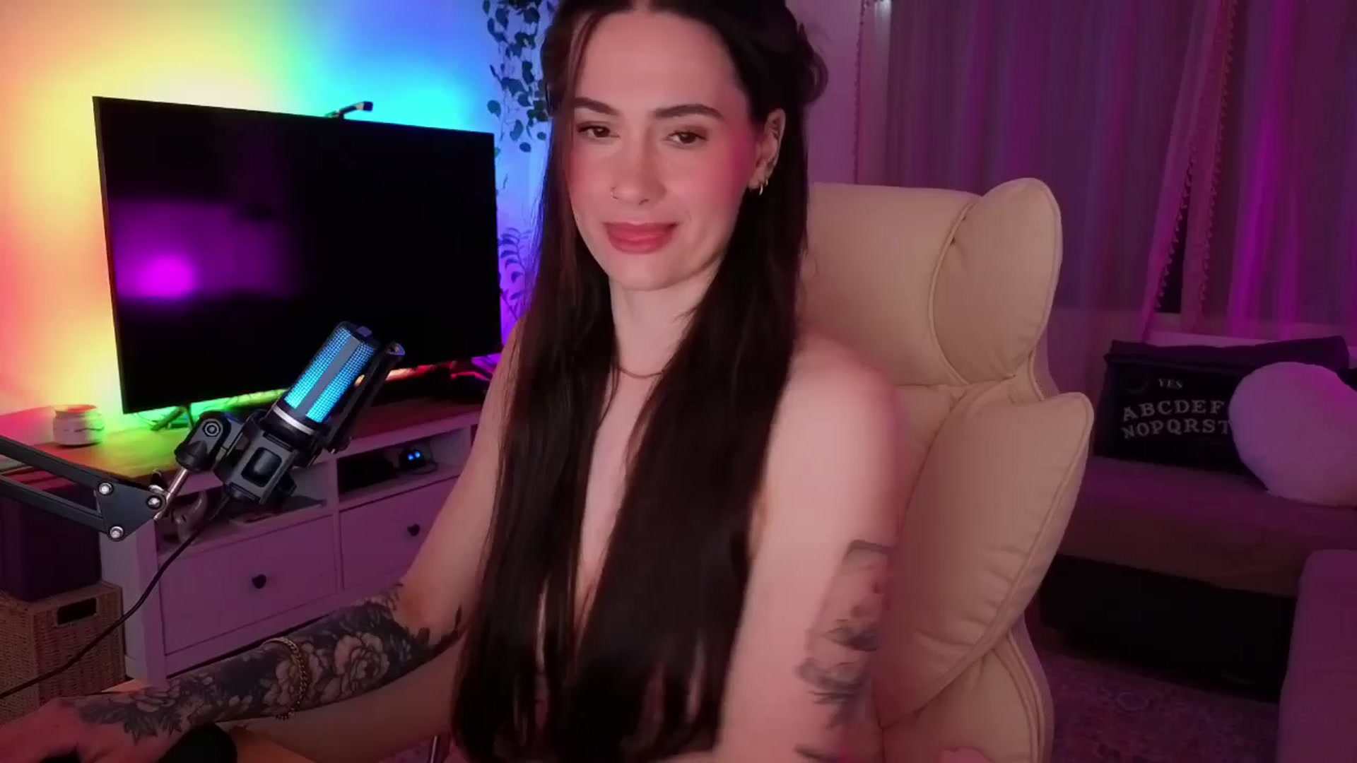Gallery image thumbnail from LunaMaya's myfreecams stream on, 03/16/2026, 14:15 image 10 of 20