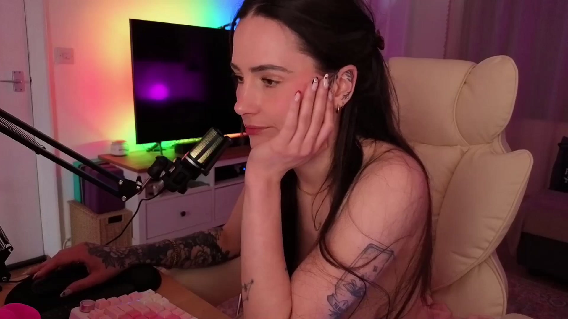 Gallery image thumbnail from LunaMaya's myfreecams stream on, 03/16/2026, 15:15 image 16 of 20