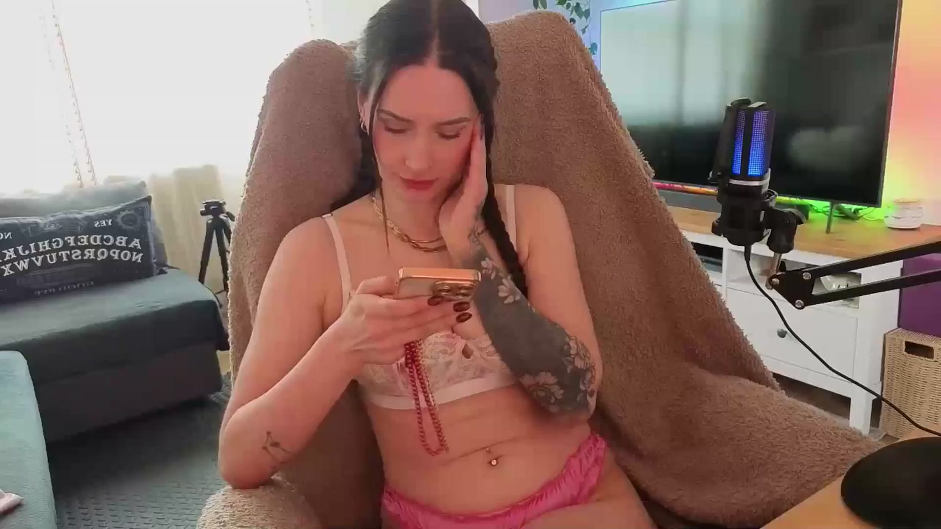 Gallery image thumbnail from LunaMaya's myfreecams stream on, 03/31/2026, 13:19 image 17 of 20