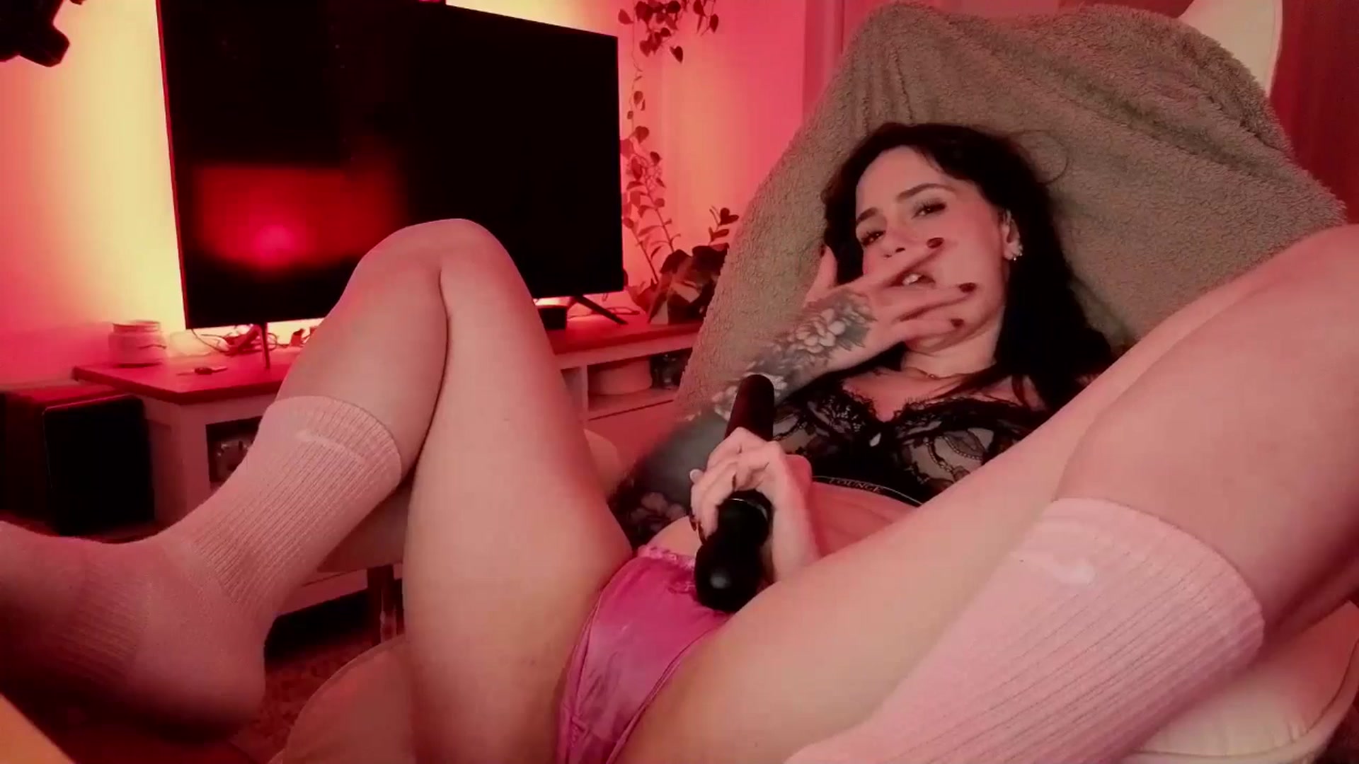 Gallery image thumbnail from LunaMaya's myfreecams stream on, 04/14/2026, 01:50 image 15 of 20