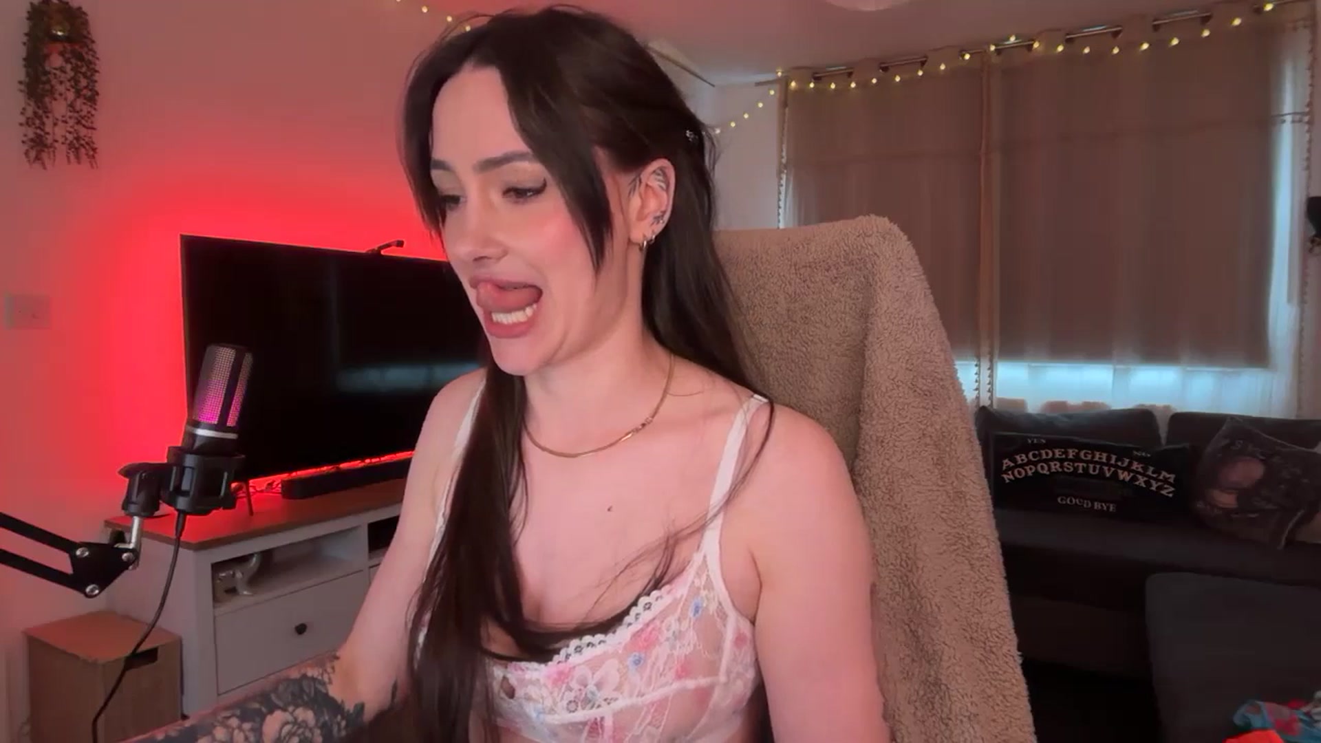 Gallery image thumbnail from LunaMaya's myfreecams stream on, 04/15/2026, 19:34 image 3 of 20