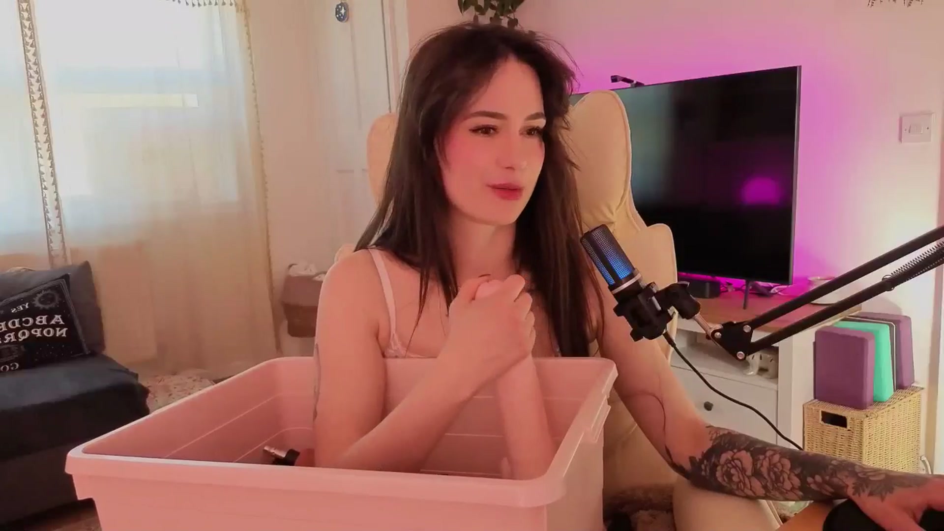 Gallery image thumbnail from LunaMaya's myfreecams stream on, 04/21/2026, 16:46 image 7 of 20
