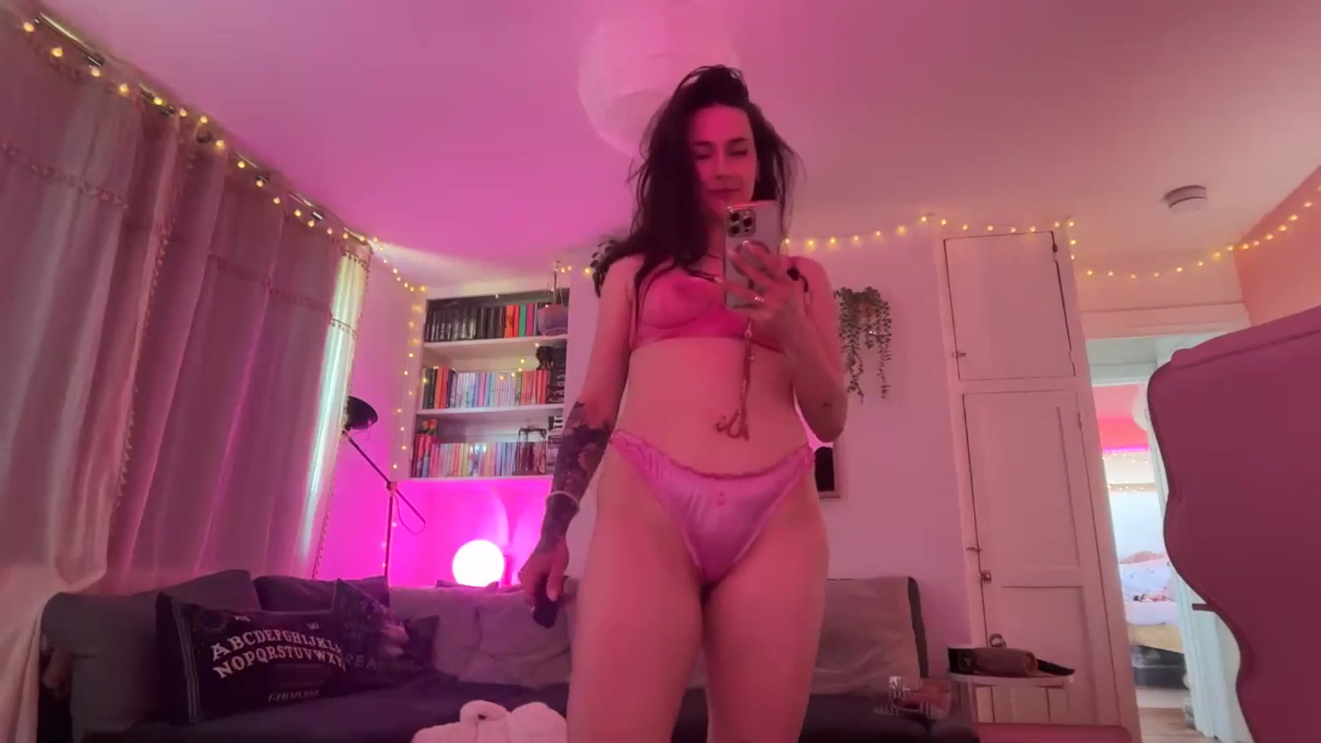 Gallery image thumbnail from LunaMaya's myfreecams stream on, 04/24/2026, 12:56 image 14 of 20