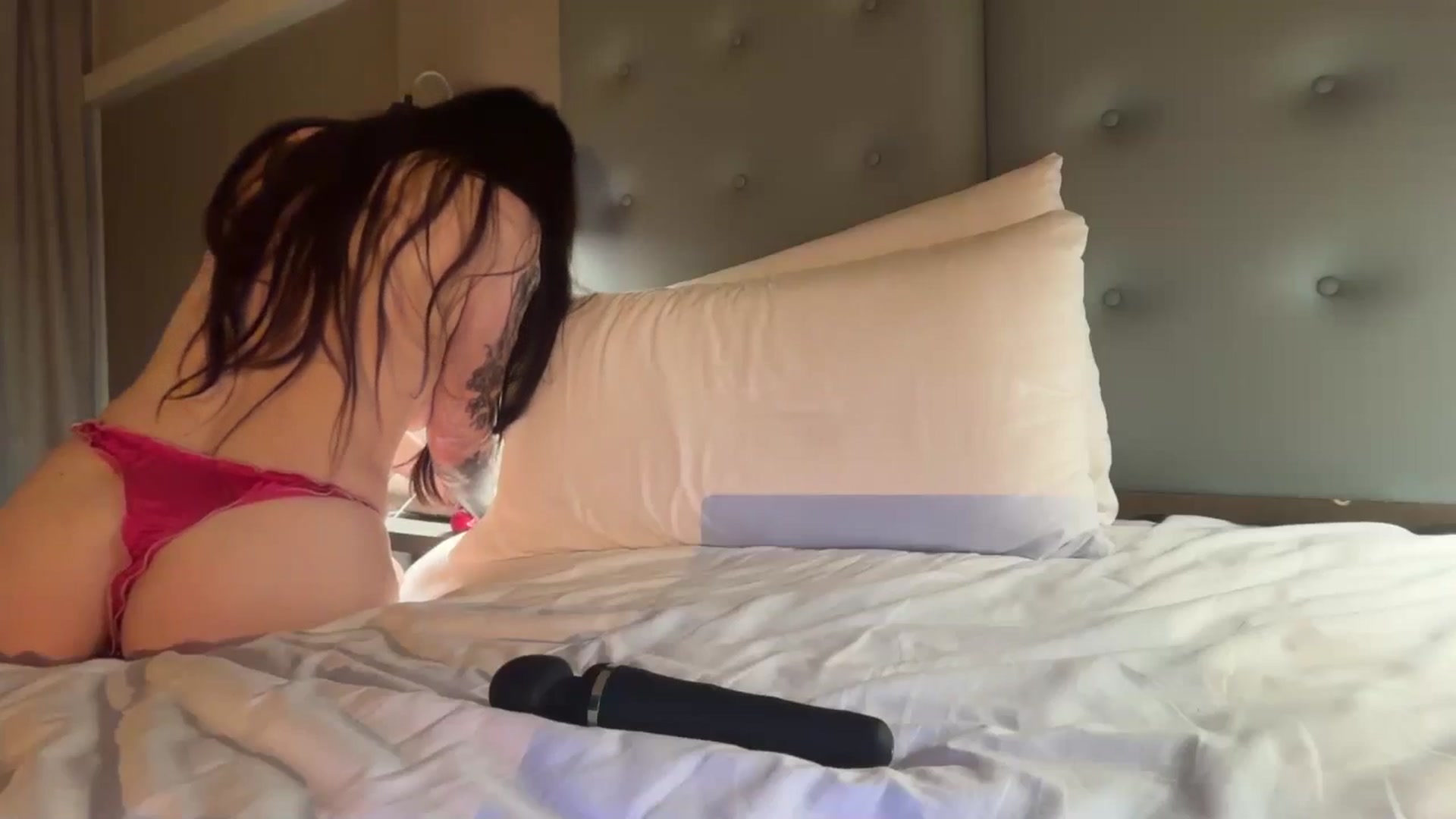 Gallery image thumbnail from LunaMaya's myfreecams stream on, 04/27/2026, 23:45 image 13 of 20