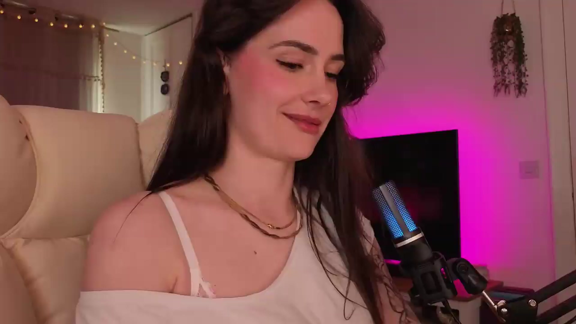 Gallery image thumbnail from LunaMaya's myfreecams stream on, 05/06/2026, 13:44 image 15 of 20