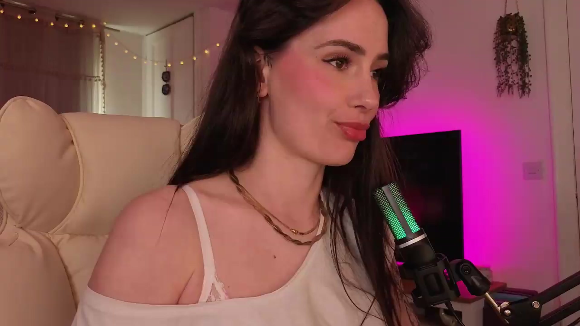 Gallery image thumbnail from LunaMaya's myfreecams stream on, 05/06/2026, 13:44 image 14 of 20