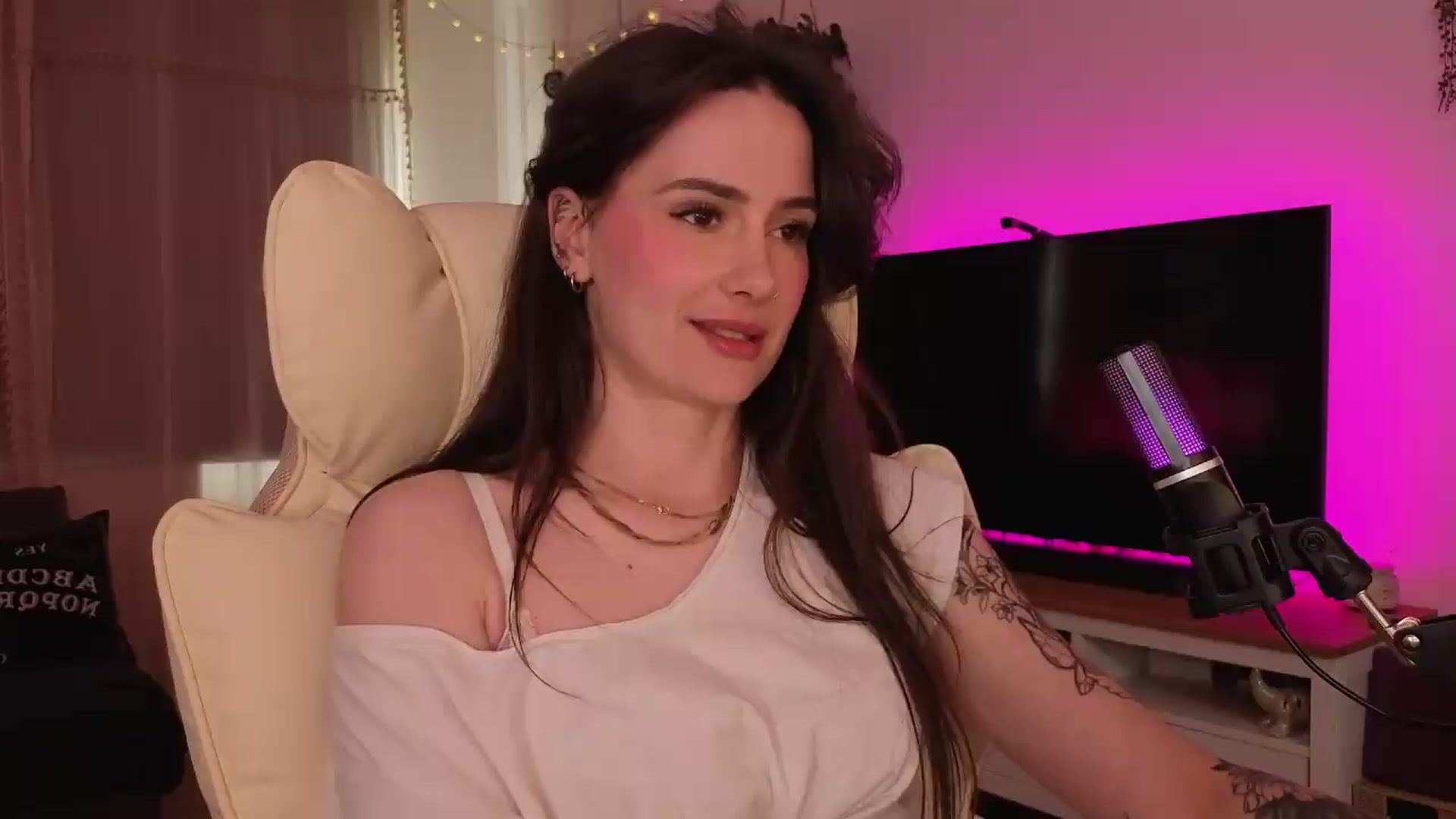 Gallery image thumbnail from LunaMaya's myfreecams stream on, 05/06/2026, 13:44 image 3 of 20