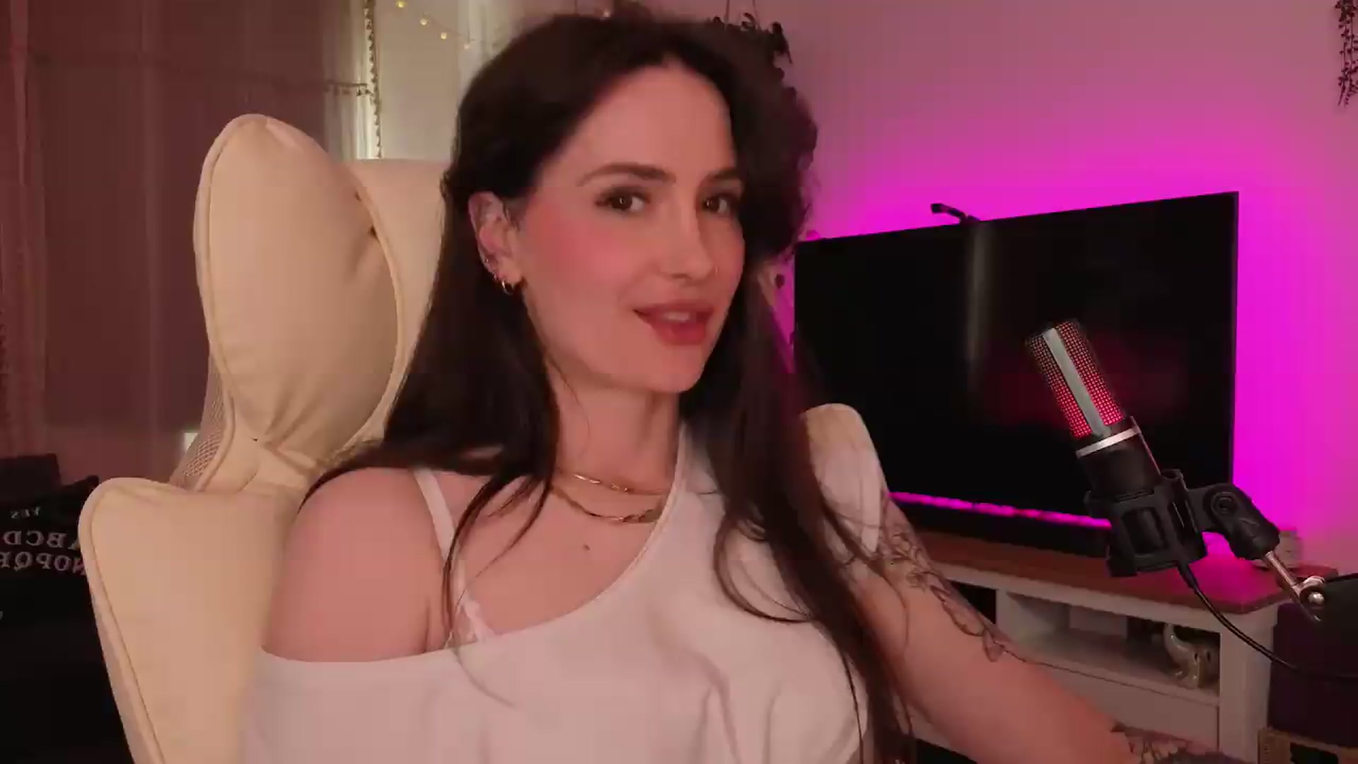 Gallery image thumbnail from LunaMaya's myfreecams stream on, 05/06/2026, 13:44 image 8 of 20