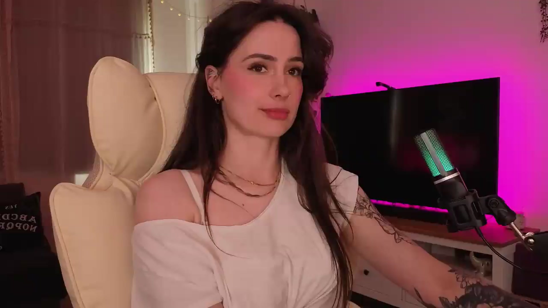 Gallery image thumbnail from LunaMaya's myfreecams stream on, 05/06/2026, 13:44 image 1 of 20