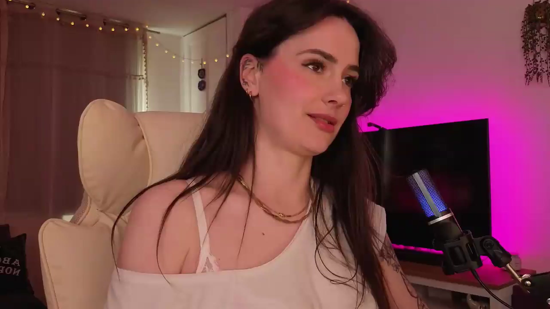 Gallery image thumbnail from LunaMaya's myfreecams stream on, 05/06/2026, 13:44 image 11 of 20
