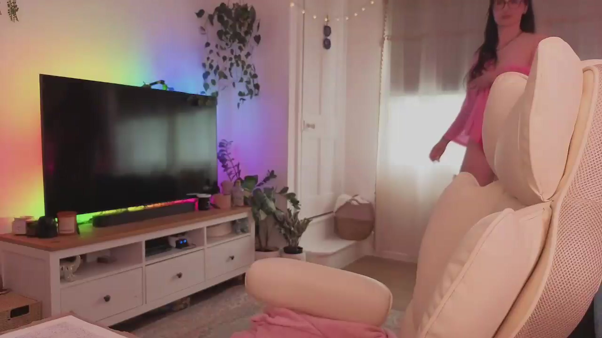 Gallery image thumbnail from LunaMaya's myfreecams stream on, 05/08/2026, 18:35 image 11 of 20