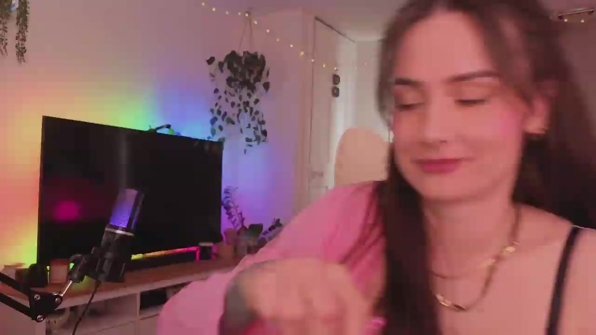 Gallery image thumbnail from LunaMaya's myfreecams stream on, 05/08/2026, 18:35 image 4 of 20