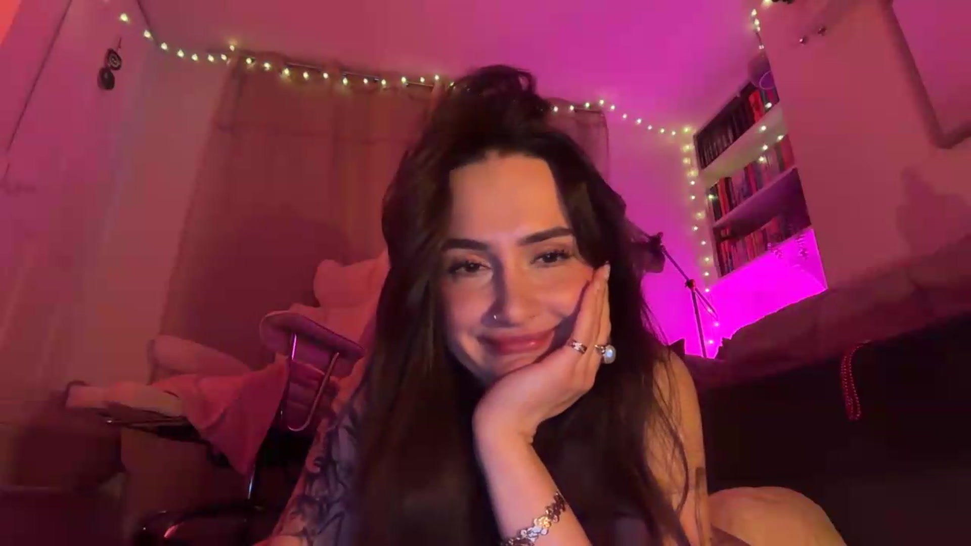 Gallery image thumbnail from LunaMaya's myfreecams stream on, 05/09/2026, 16:09 image 19 of 20