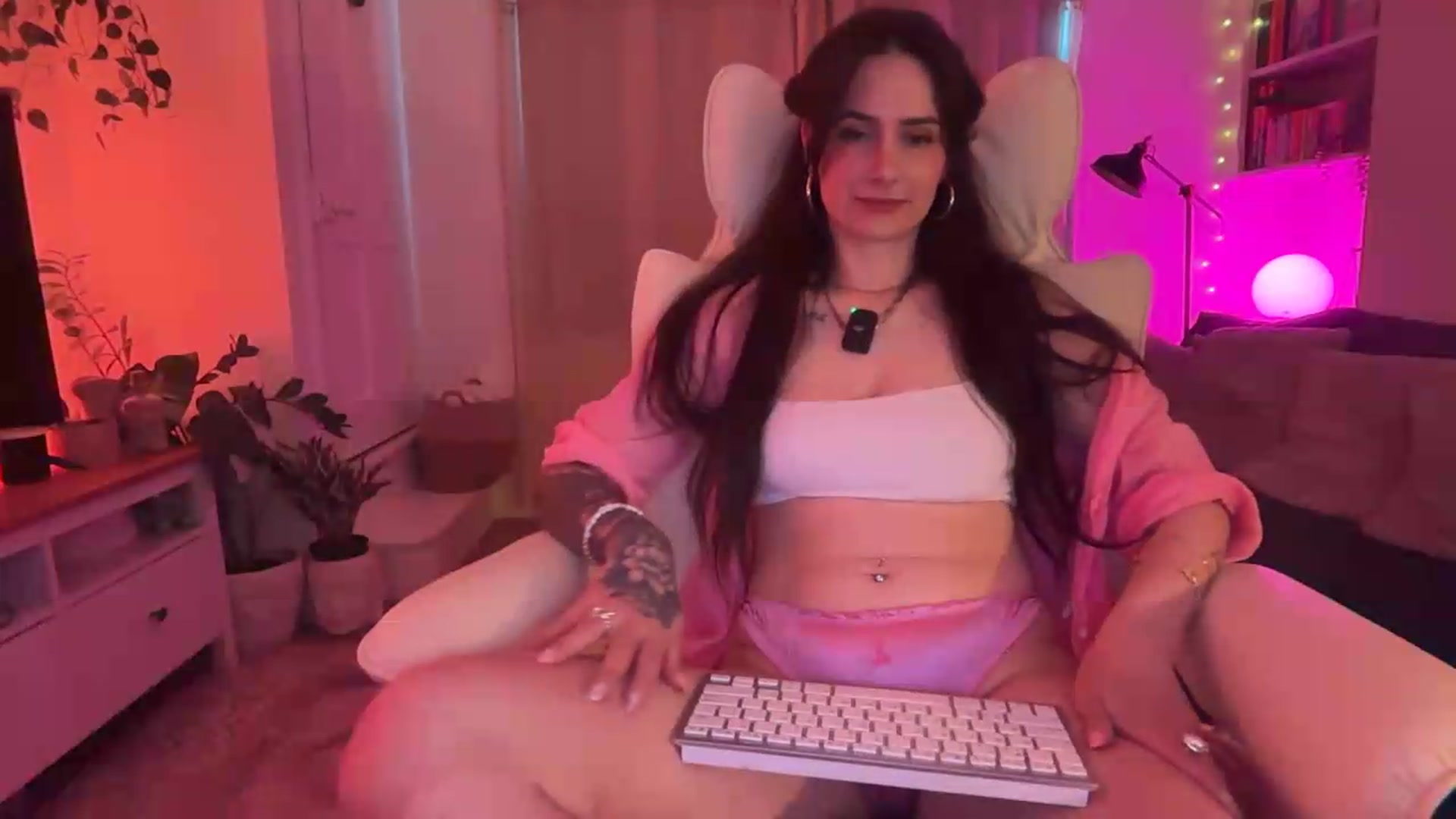 Gallery image thumbnail from LunaMaya's myfreecams stream on, 05/09/2026, 16:09 image 3 of 20