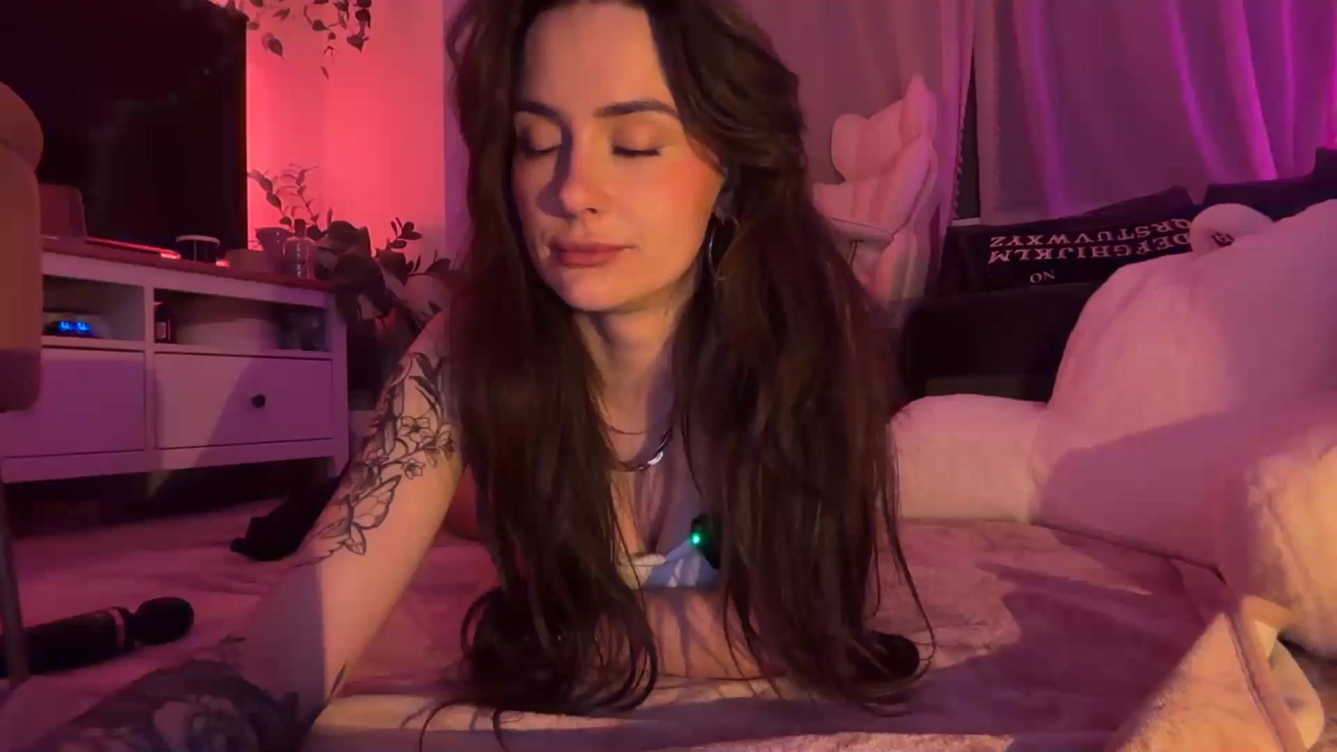 Gallery image thumbnail from LunaMaya's myfreecams stream on, 05/09/2026, 22:22 image 19 of 20
