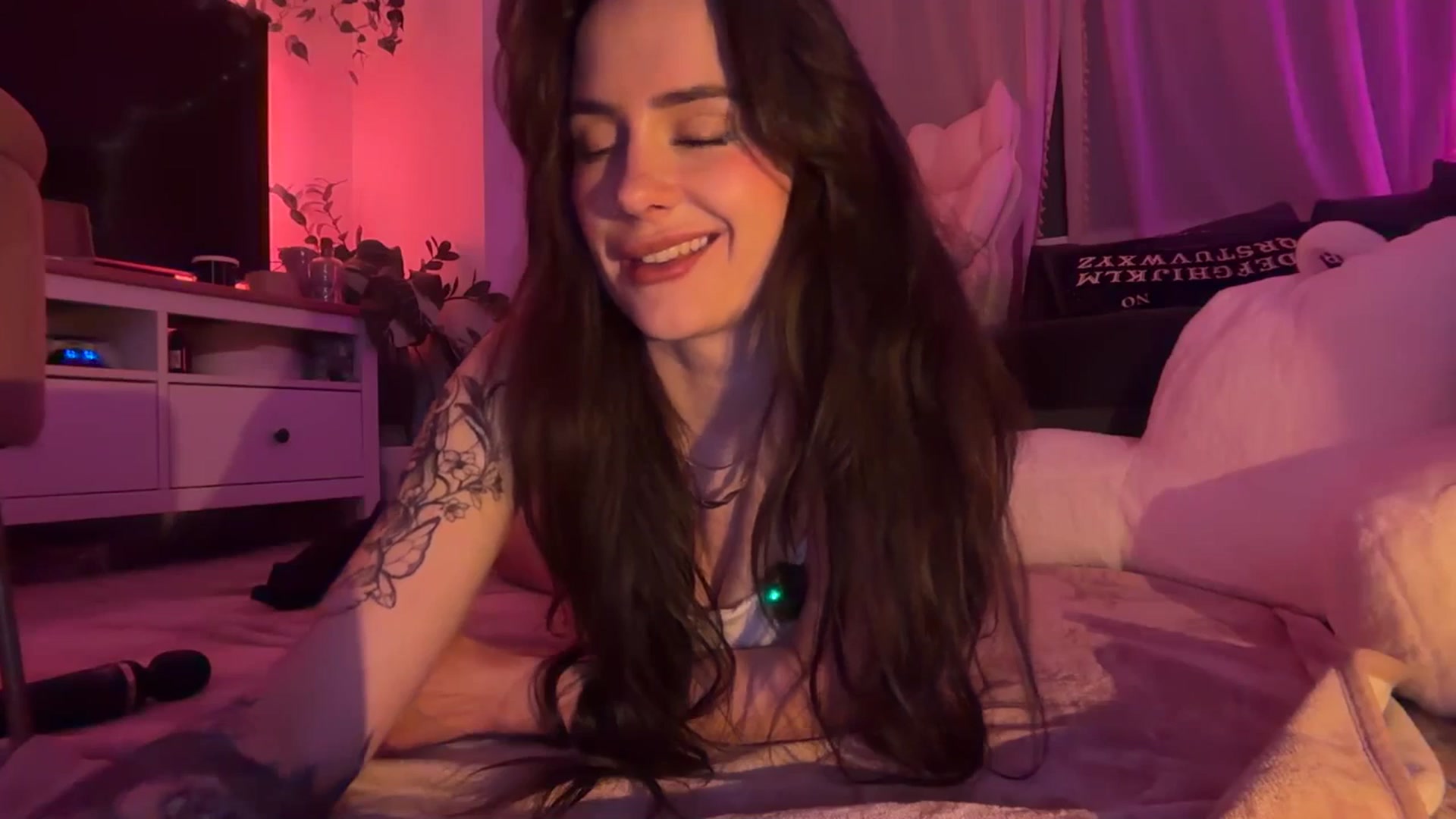Gallery image thumbnail from LunaMaya's myfreecams stream on, 05/09/2026, 22:22 image 17 of 20