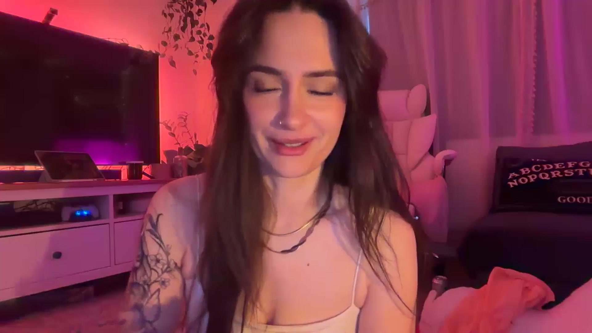 Gallery image thumbnail from LunaMaya's myfreecams stream on, 05/10/2026, 10:28 image 18 of 20