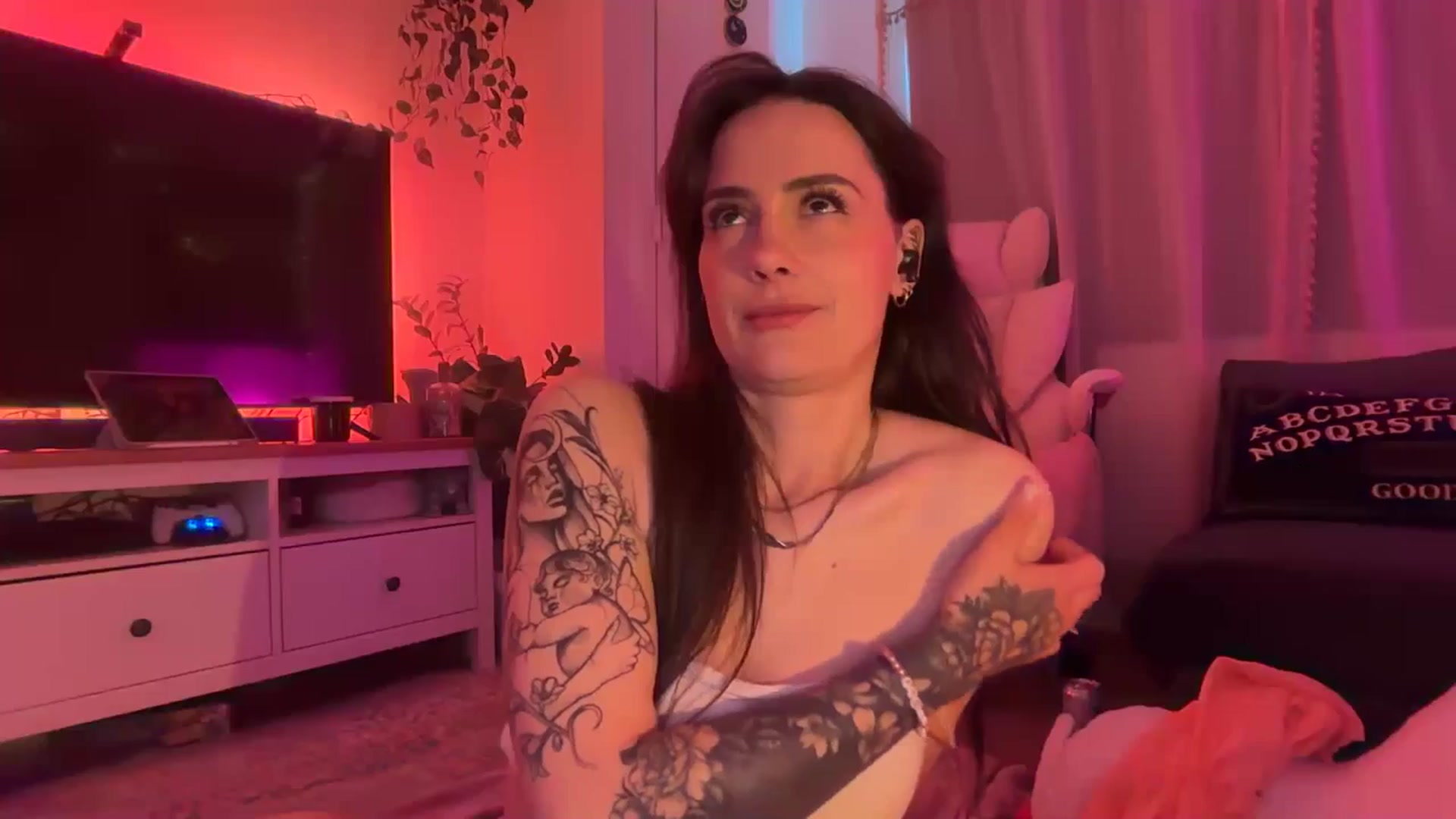 Gallery image thumbnail from LunaMaya's myfreecams stream on, 05/10/2026, 10:28 image 19 of 20