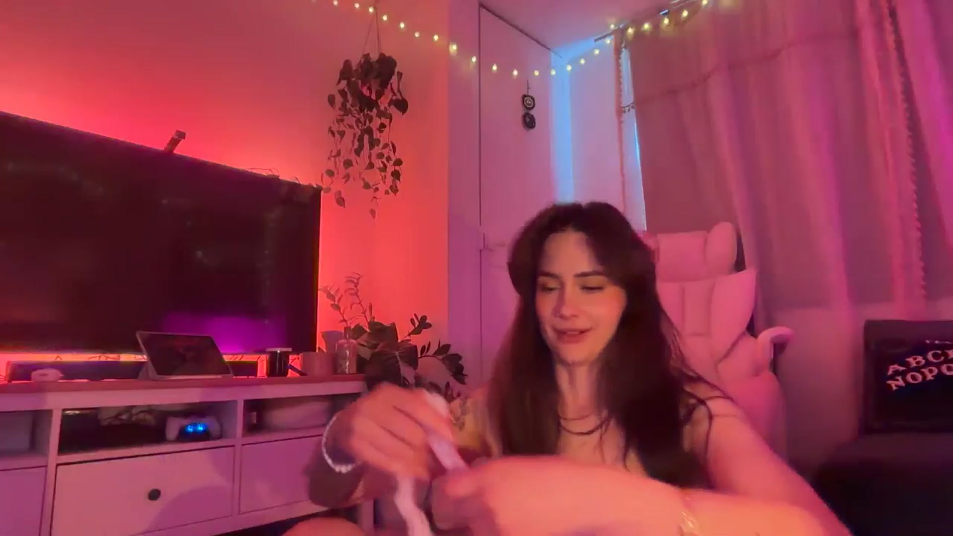 Gallery image thumbnail from LunaMaya's myfreecams stream on, 05/10/2026, 10:28 image 12 of 20