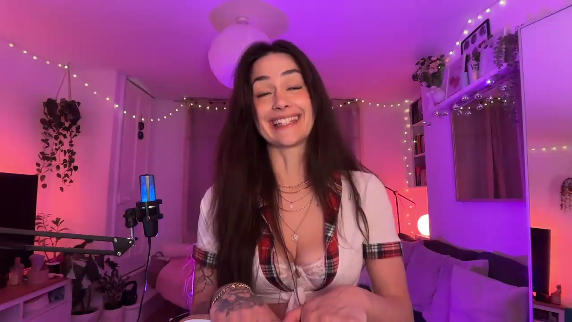 Gallery image thumbnail from LunaMaya's myfreecams stream on, 06/03/2026, 21:37 image 16 of 20
