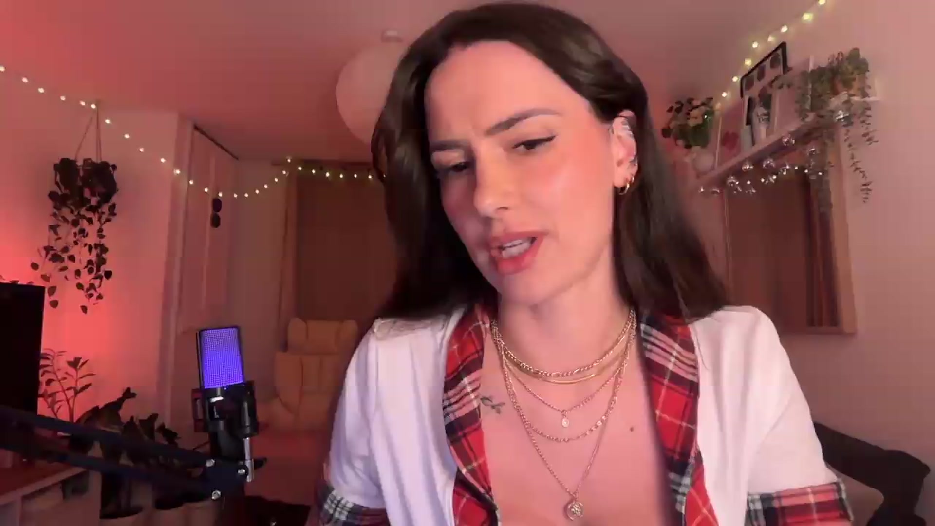 Gallery image thumbnail from LunaMaya's myfreecams stream on, 06/04/2026, 13:51 image 6 of 20