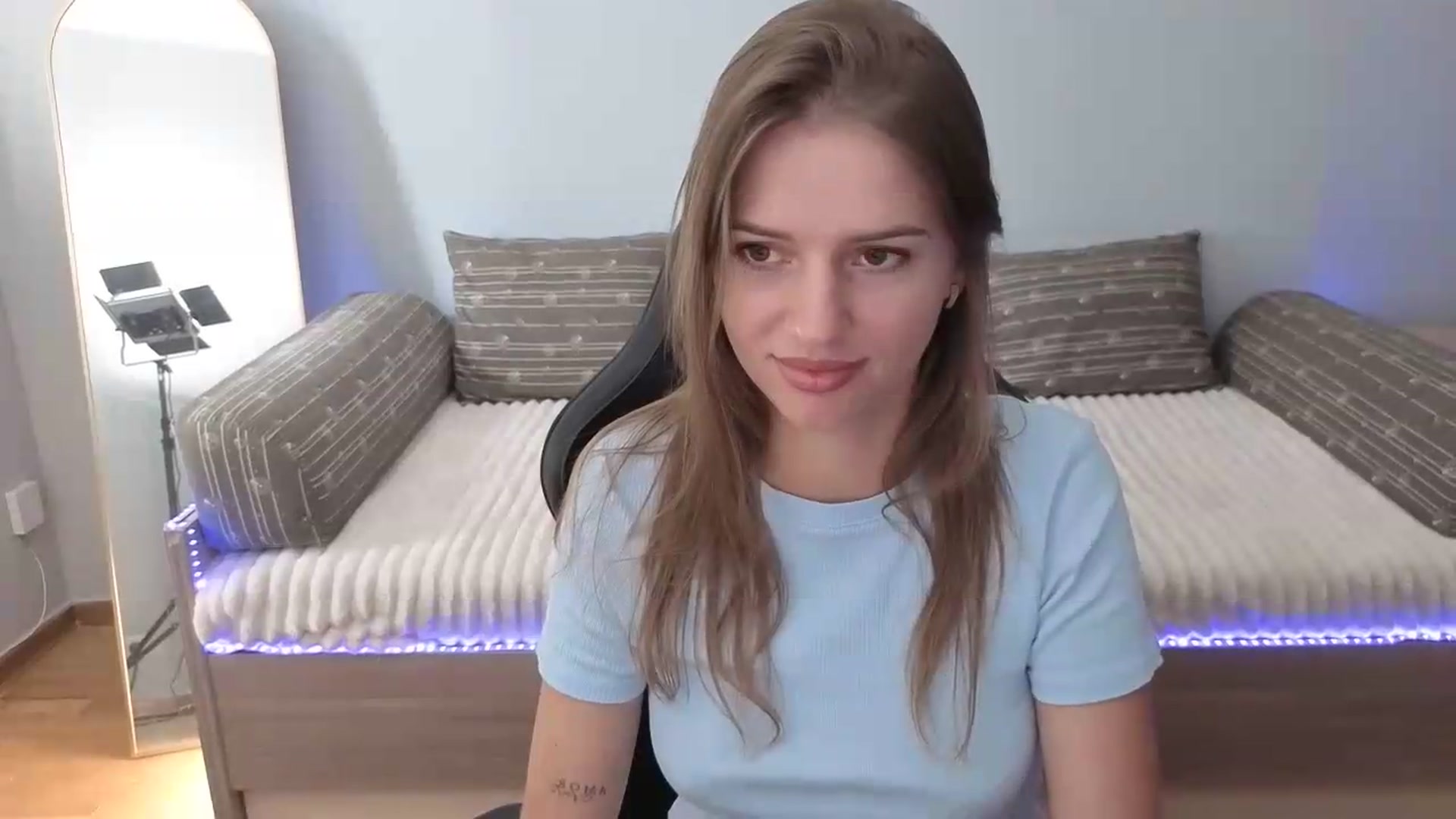 Gallery image thumbnail from LunaMira's myfreecams stream on, 08/08/2026, 08:59 image 17 of 20