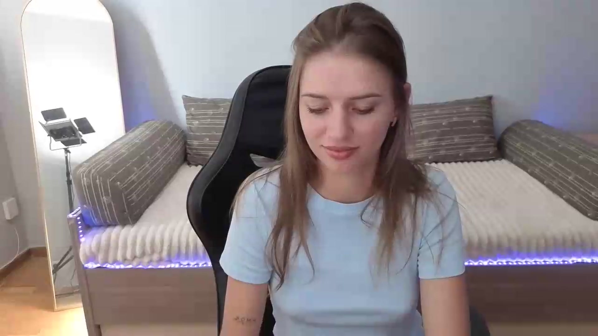Gallery image thumbnail from LunaMira's myfreecams stream on, 08/08/2026, 08:59 image 14 of 20