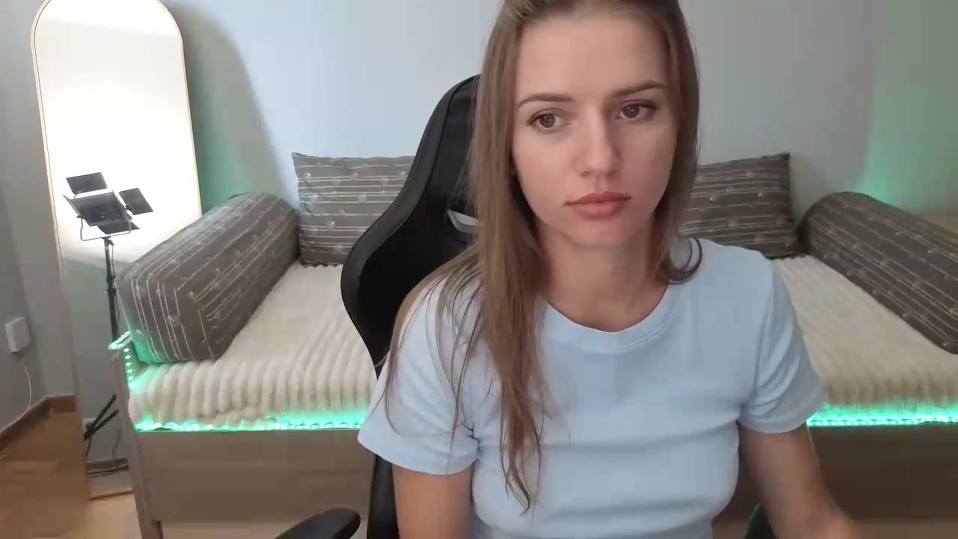 Gallery image thumbnail from LunaMira's myfreecams stream on, 08/08/2026, 10:40 image 11 of 20