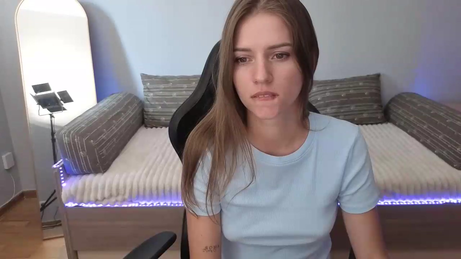Gallery image thumbnail from LunaMira's myfreecams stream on, 08/08/2026, 10:40 image 4 of 20