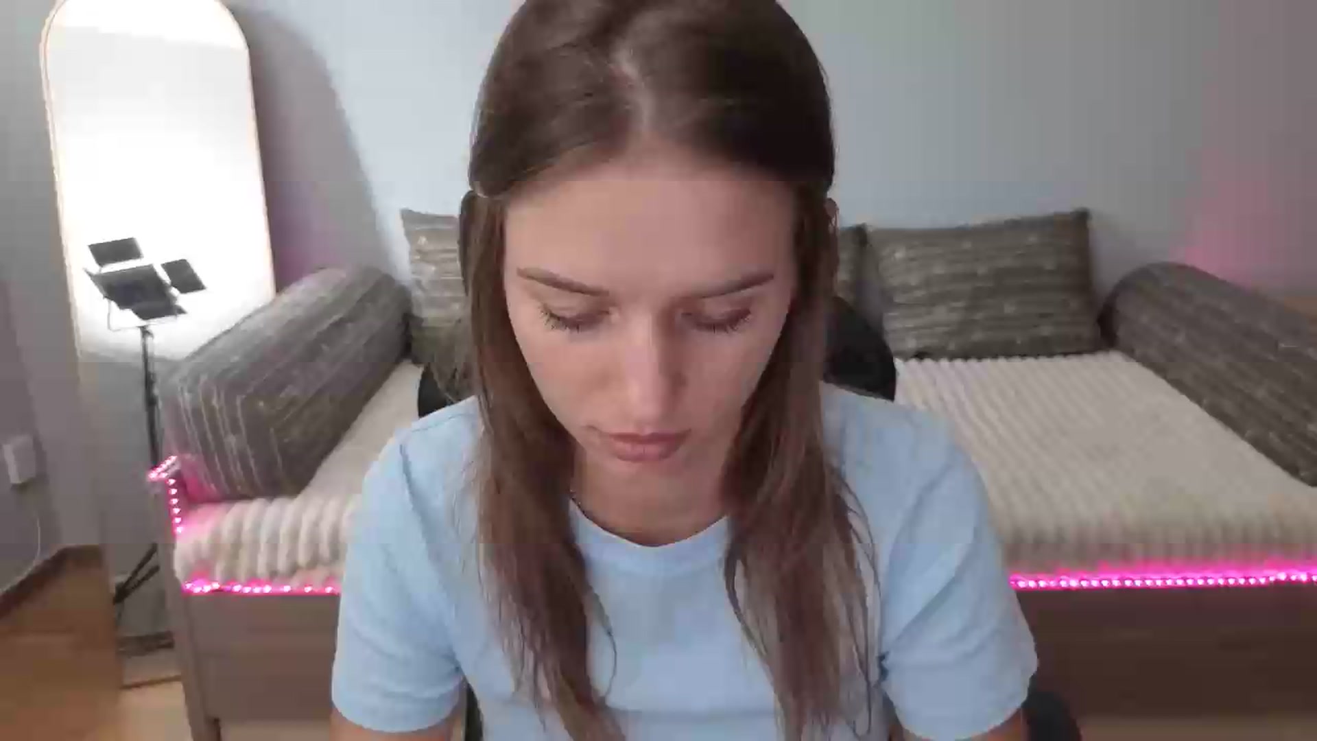 Gallery image thumbnail from LunaMira's myfreecams stream on, 08/08/2026, 11:27 image 1 of 20